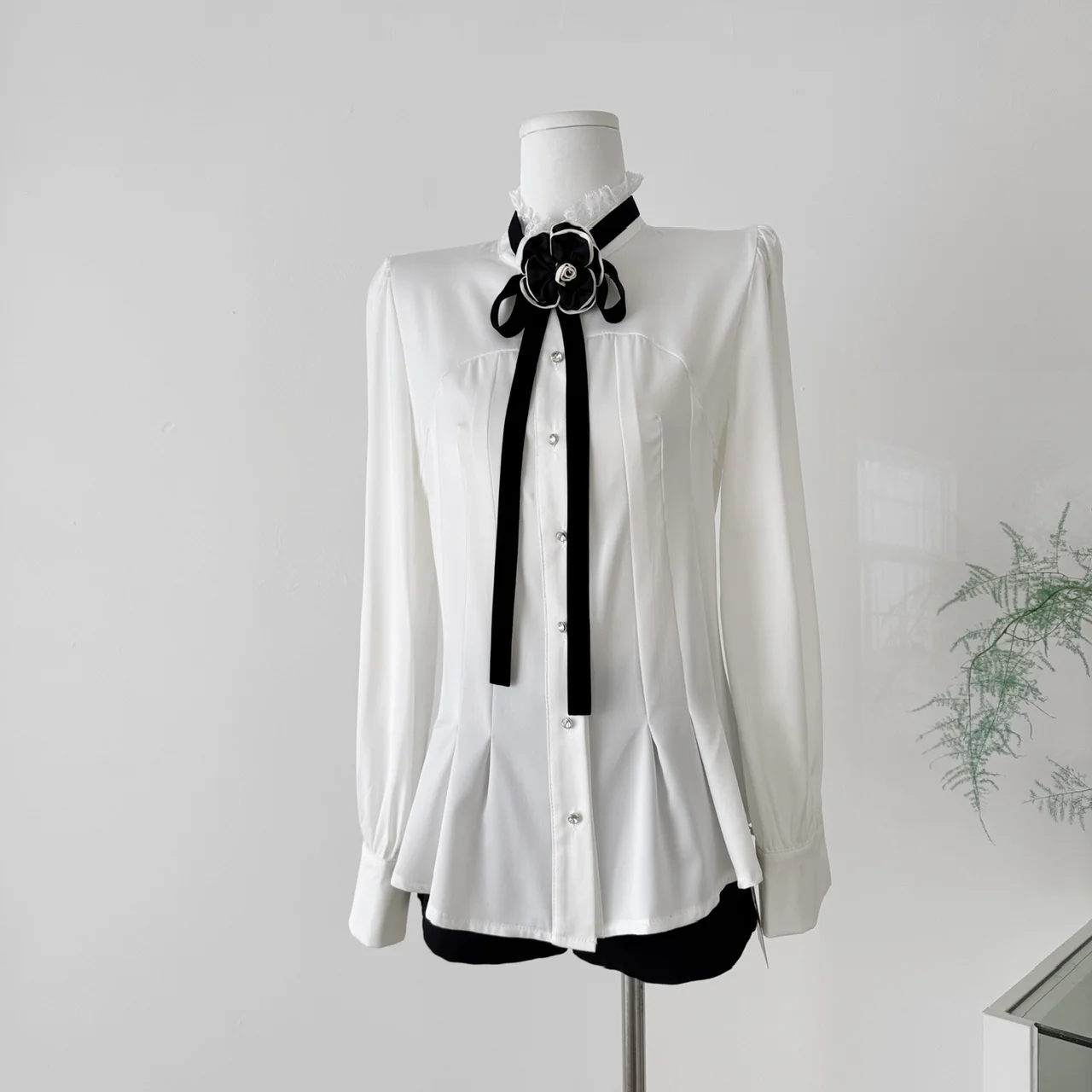 

Весенне-осенняя французская элегантная женская однобортная рубашка в придворном стиле с 3D цветами и рюшами в минималистском стиле Y2K 2000-х годов Эстетический повседневный топ