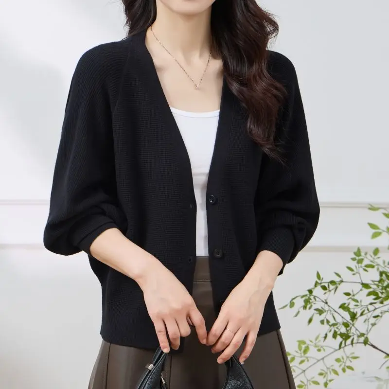 Korean Version New V-neck Cardigan Sweater Women 2024 Spliced Button Loose and Versatile Solid Color and Stylish Knitted Tops