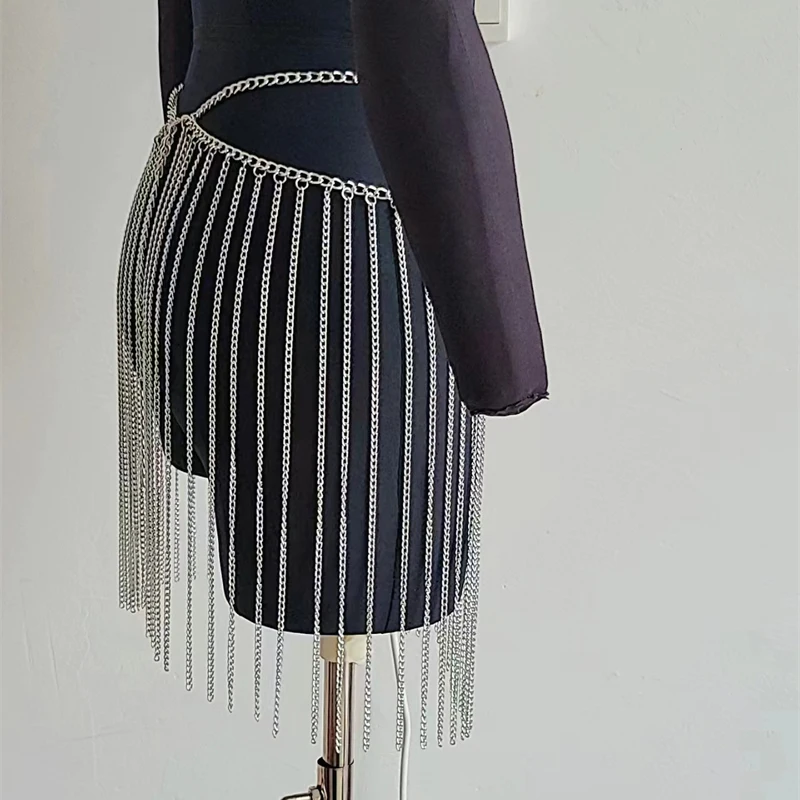 Damen Y2K Sommer-Minirock mit Metall-Pailletten, Glitzer-Strass und Quasten-Taillenkette für Festival, Rave und Nachtclub – Detail 10