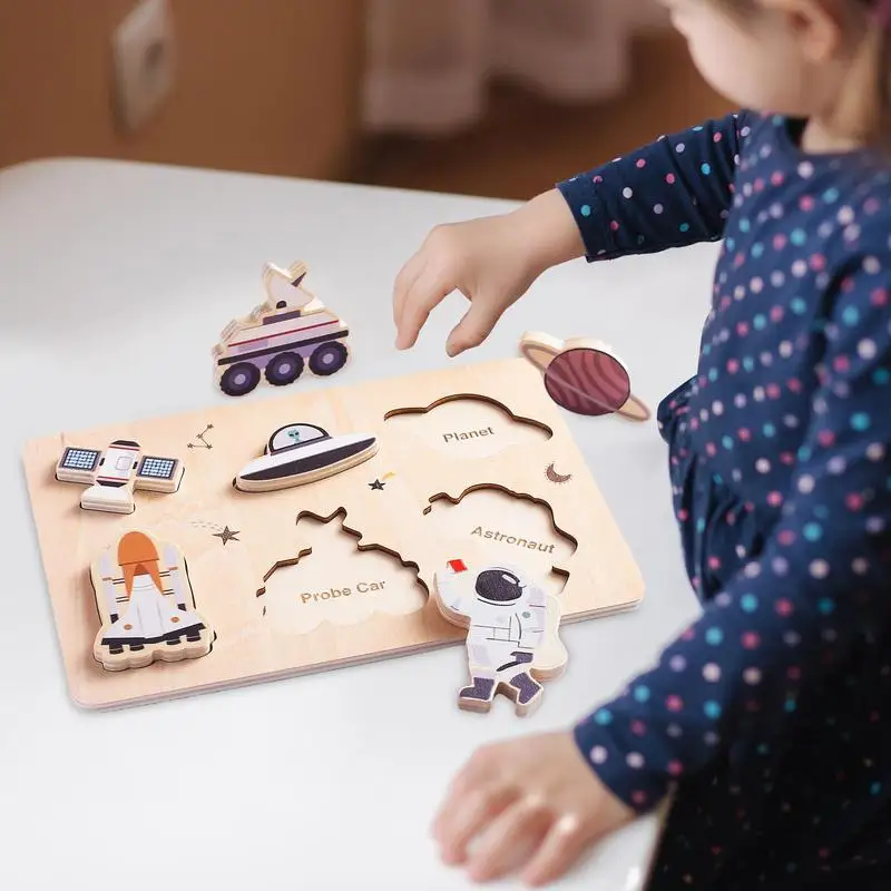 Set di puzzle per animali in legno massello Set di puzzle di corrispondenza di modelli Divertenti astronauti Puzzle incorporati Giocattoli di apprendimento per ragazzi e ragazze