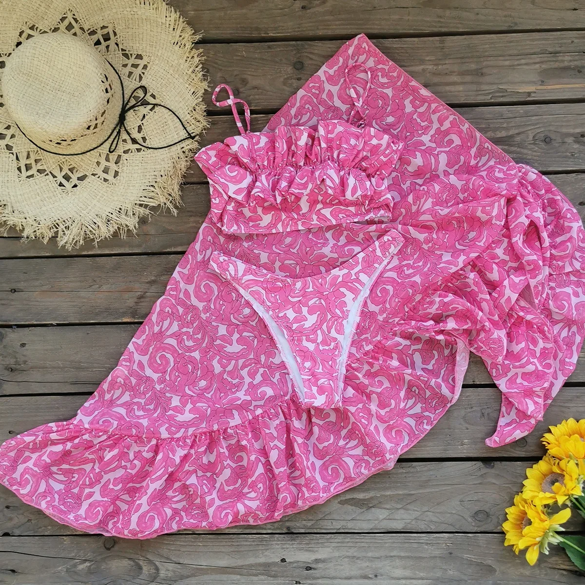 2025 Nuovo bikini con spalle scoperte con volant e gonna da donna Set da 3 pezzi Costume da bagno sexy Abiti a forcella alta Biquini Lady Holiday Beachwear