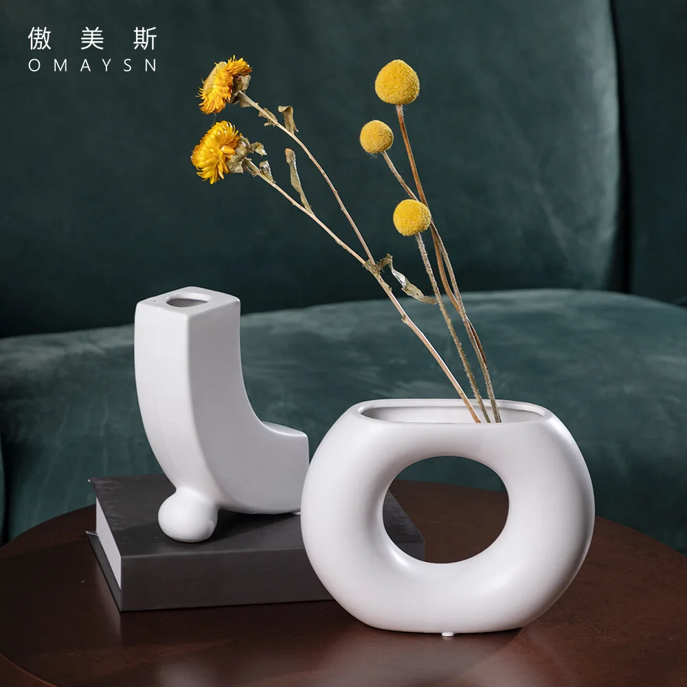 Ceramic handicrafts, matte vases, home jewelry ornaments, modern style and advanced sense