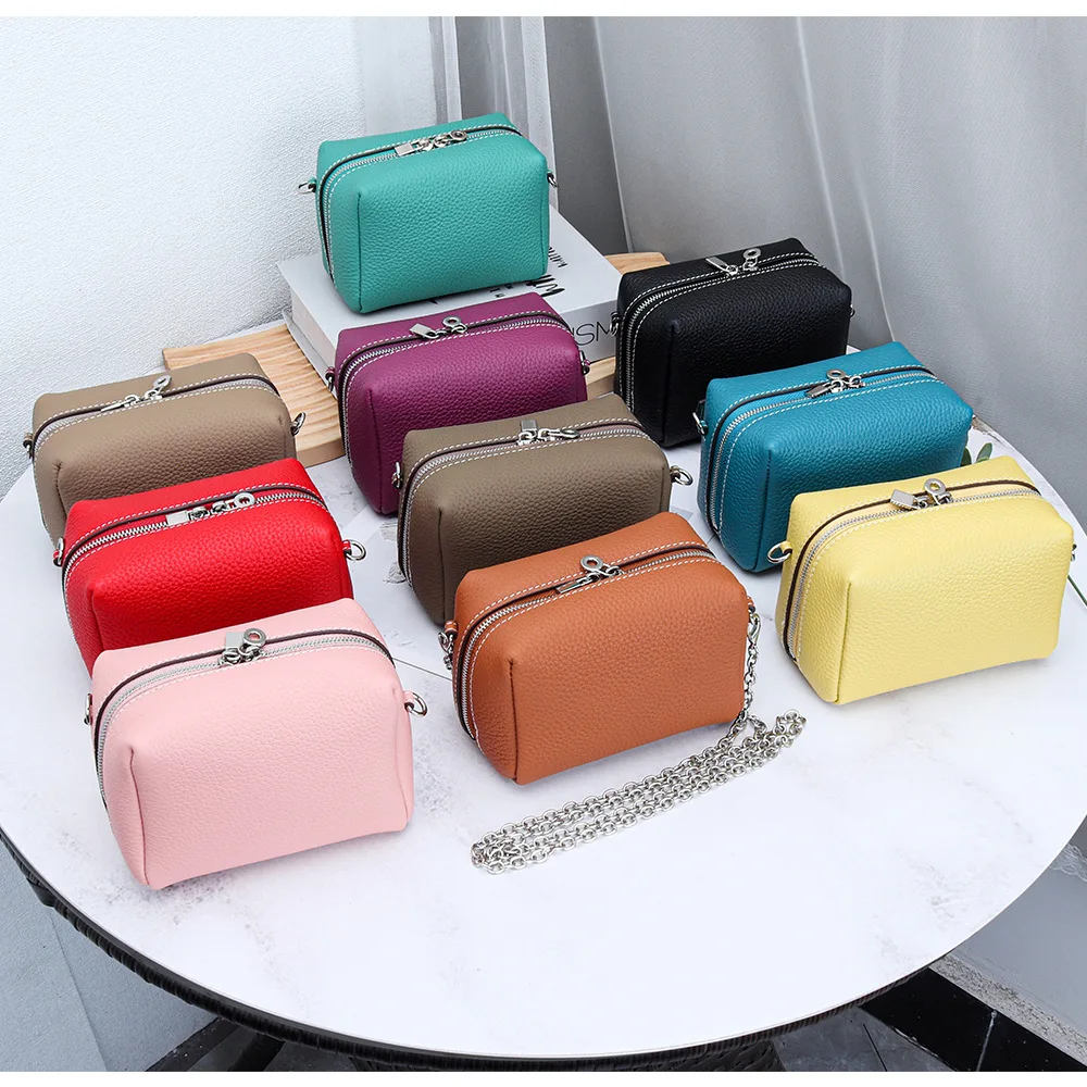

Простая маленькая сумка-кроссбоди на цепочке для женщин, из натуральной кожи, вместительная сумка для туалетных принадлежностей и косметики, а также коллекционная сумка для хранения.