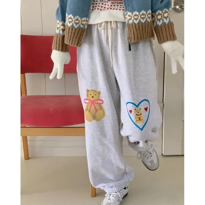 

Утепленные зимние спортивные брюки с принтом медведя, женские корейские длинные брюки с мультяшным рисунком, повседневные спортивные штаны с узлами на талии