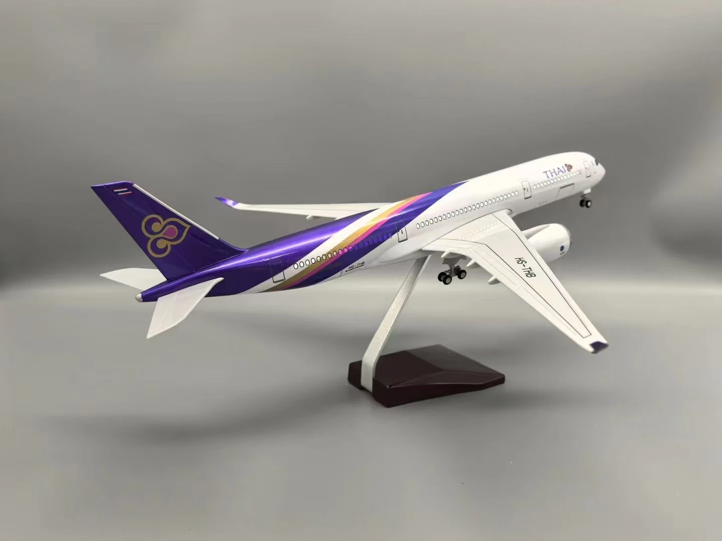 

1:142 Scale Plane A350 Thai Airways Model Plane 47cm Diecast Airplane Resin Assemble With Lamp & Wheels Display Collection Gift