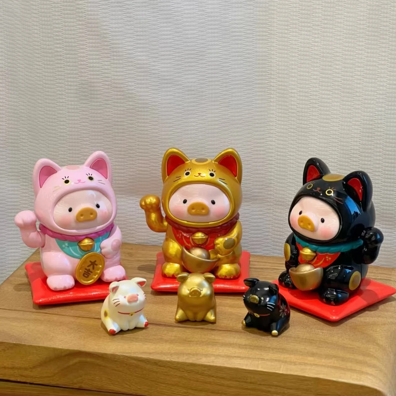 

Новая коллекционная фигурка Lulu Pig Mystery Box: трендовая игрушка, украшение для рабочего стола, подарок на Новый год, аниме-фигурка, кавайная модель