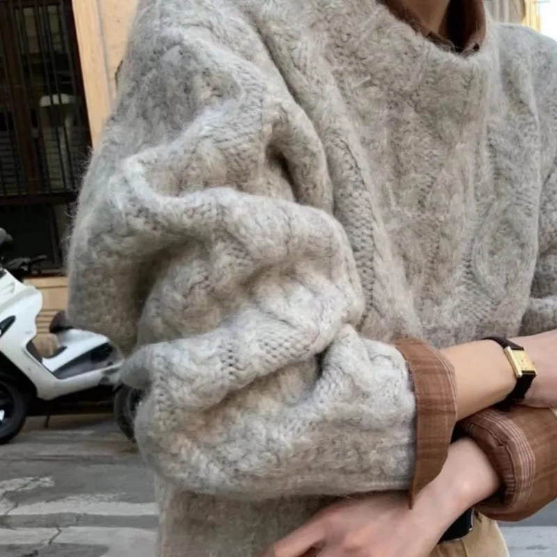 Autumn/Winter 2025 Round Neck Fried Dough Twists Knit Pullover Sweater Women's Thickened Loose Short Top image 3
