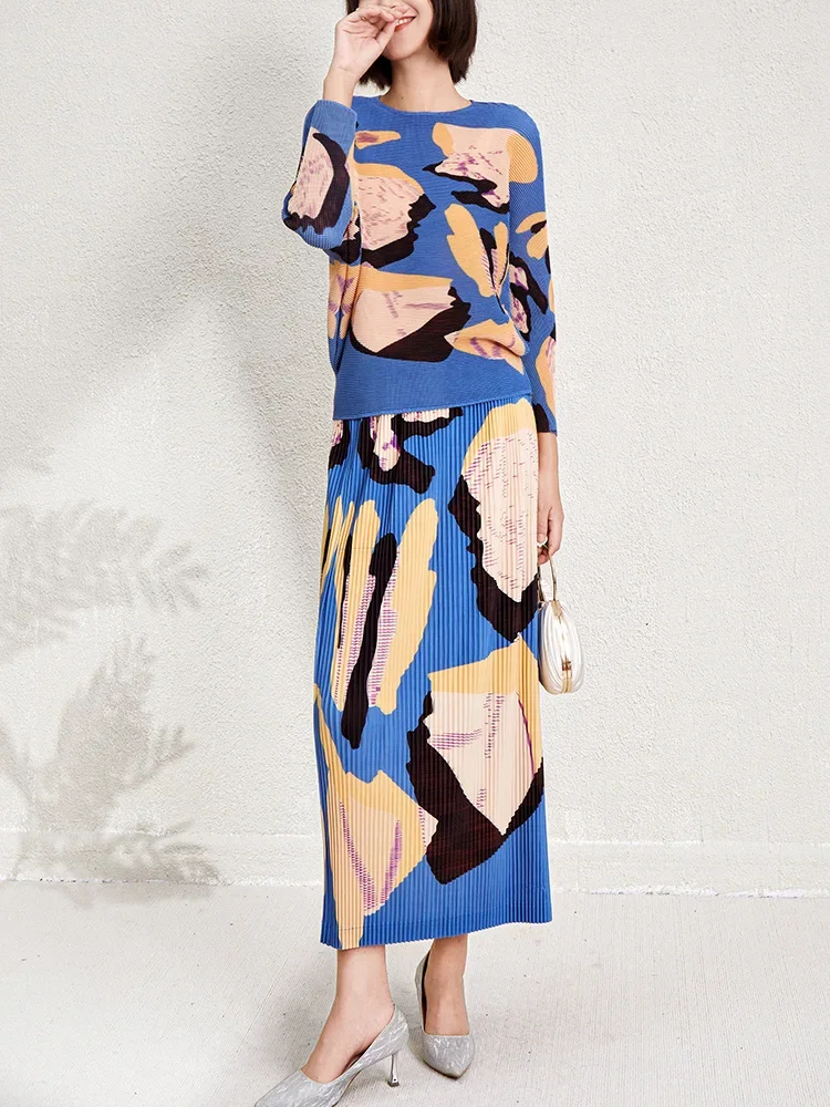 

Miyake плиссированный осенний комплект 2025, новый цветной принт, женский комплект с круглым вырезом и рукавами «летучая мышь», тонкая полуюбка с разрезом, комплект из двух предметов