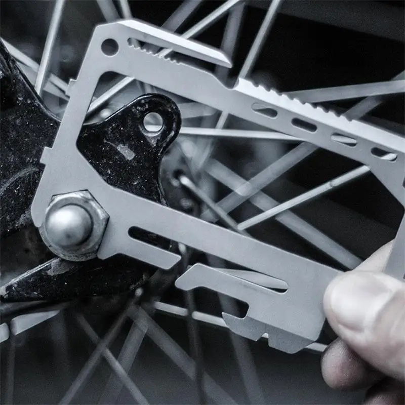 새로운 다기능 EDC 스테인레스 스틸 전술 도구 휴대용 야외 캠핑 및 생존 도구 슈퍼 실용적인 창조적 인 선물