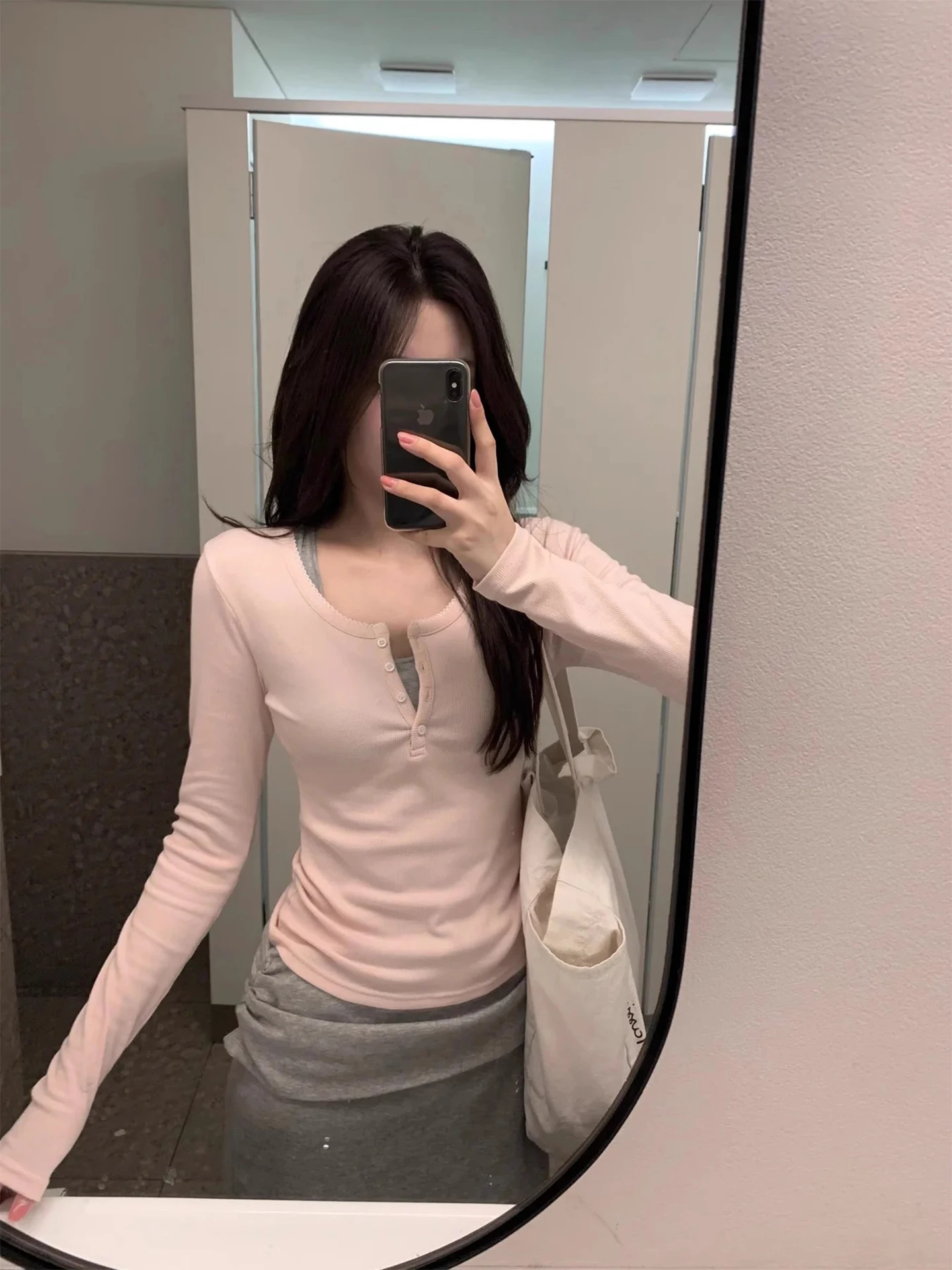 Slim Fit  Color U-Neck Base Shirt Women's Fashion Korean Style Long Sleeve Cotton T-Shirt Inner Wear for Winter 2025