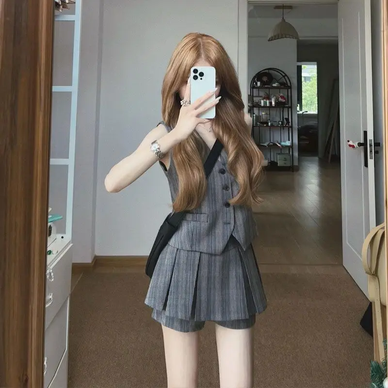 

Japan Retro Plaid Sleeveless Vest Top Women'S High Waist Slim Pleated Skirt Two-Piece Set