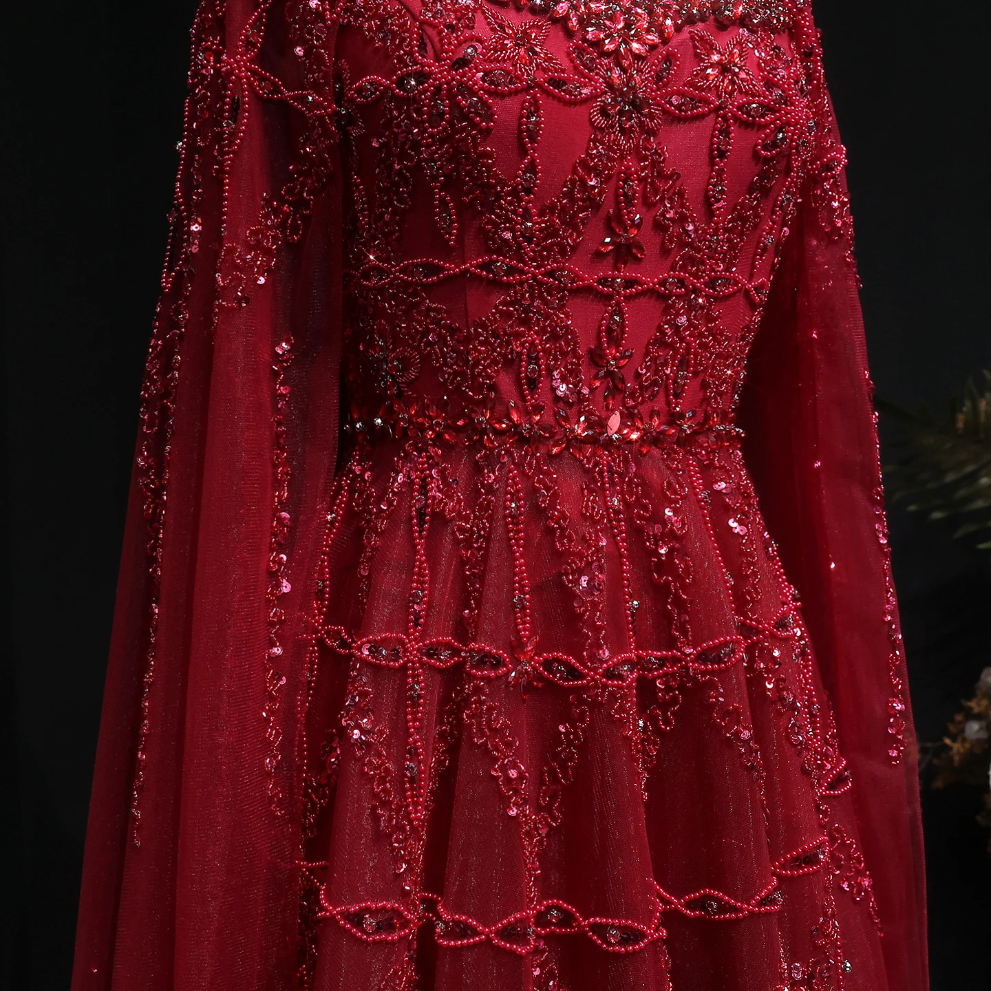 Sharon Said Elegantes A-Linien-Abendkleid mit Perlen und abnehmbarem Cape, Weinrot, Damen-Hochzeits-Party-Ballkleid SS486, Maßanfertigung – Detail 17