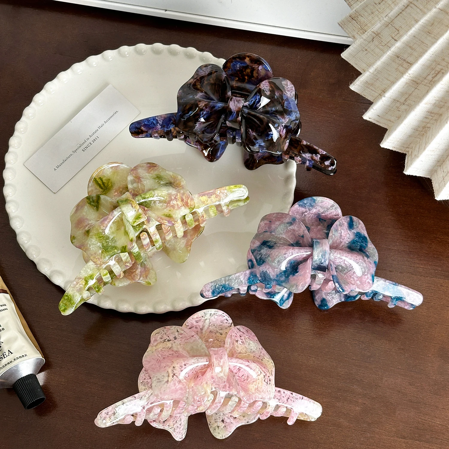 

Dowell Extra-large Versatile Bow Hair Clip, Acetate Scratch-off Ponytail Shark Hair Accessory