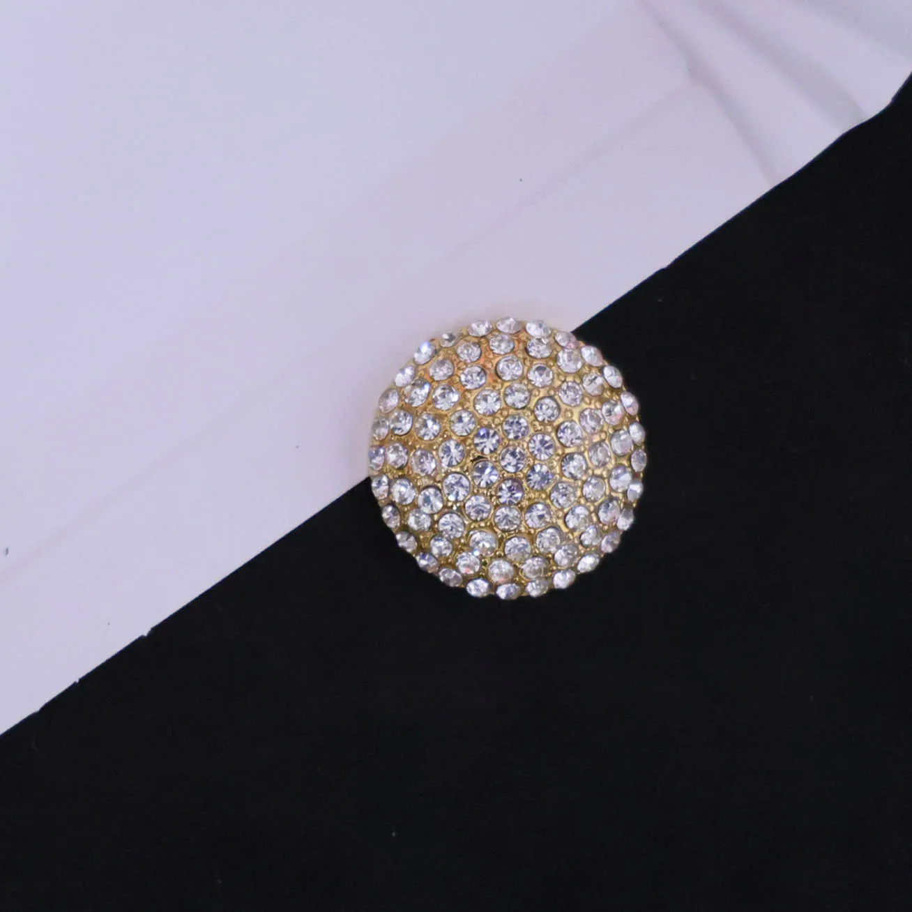 

New European and American celebrities party high-end sense light luxury geometric round full diamond temperament magnetic women'