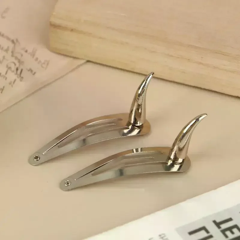 2/5Pcs Women Harajuku Gothic Punk Hair Clips Y2K Spiker Rivet Hairpin Demon Horn Batterttes Girl Hair Accessories Gift