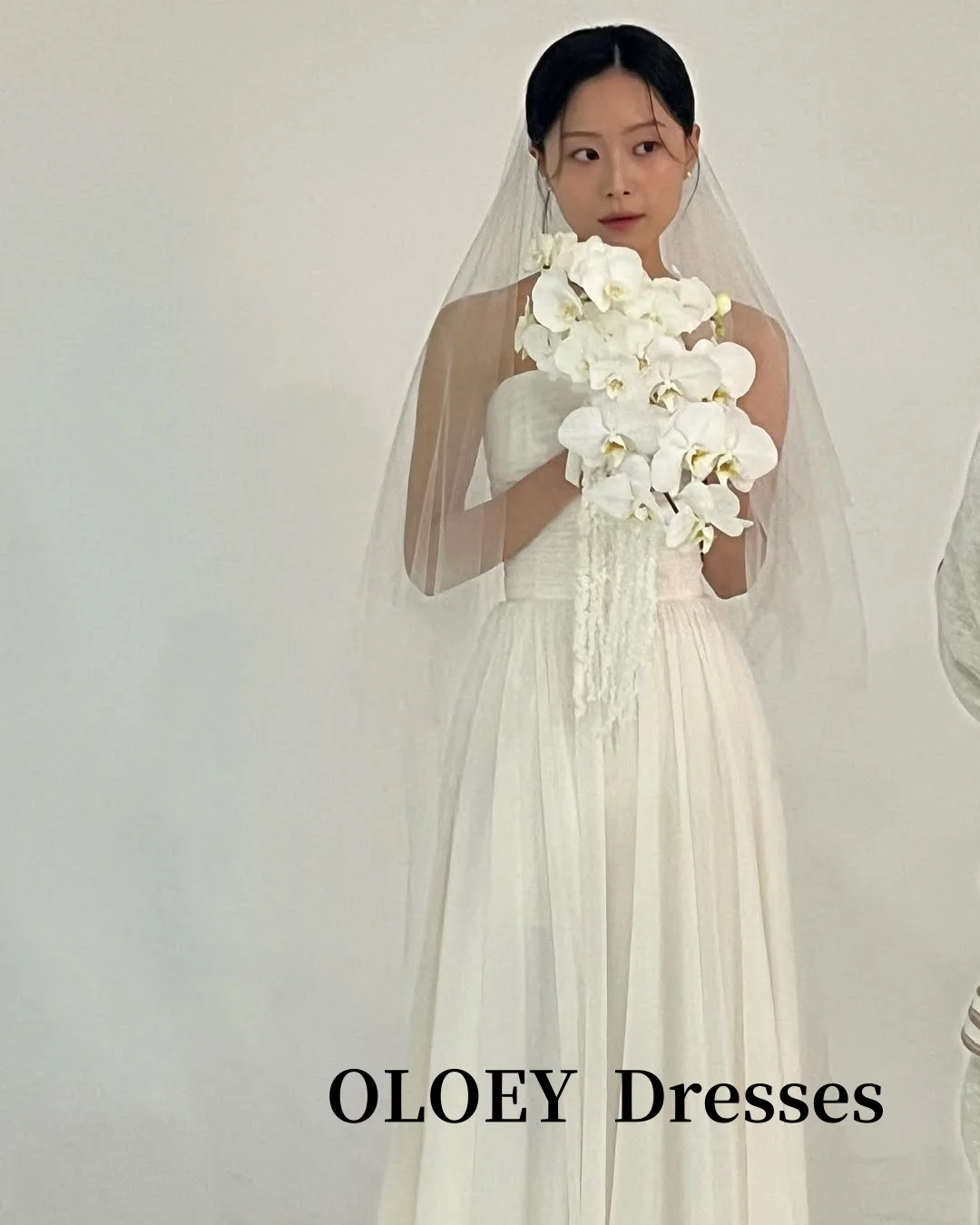 

OLOEY Simple A Line Korea Wedding Dresses Photo shoot Strapless Pleats Floor Length Silk Satin Bridal Gowns Corset Customized