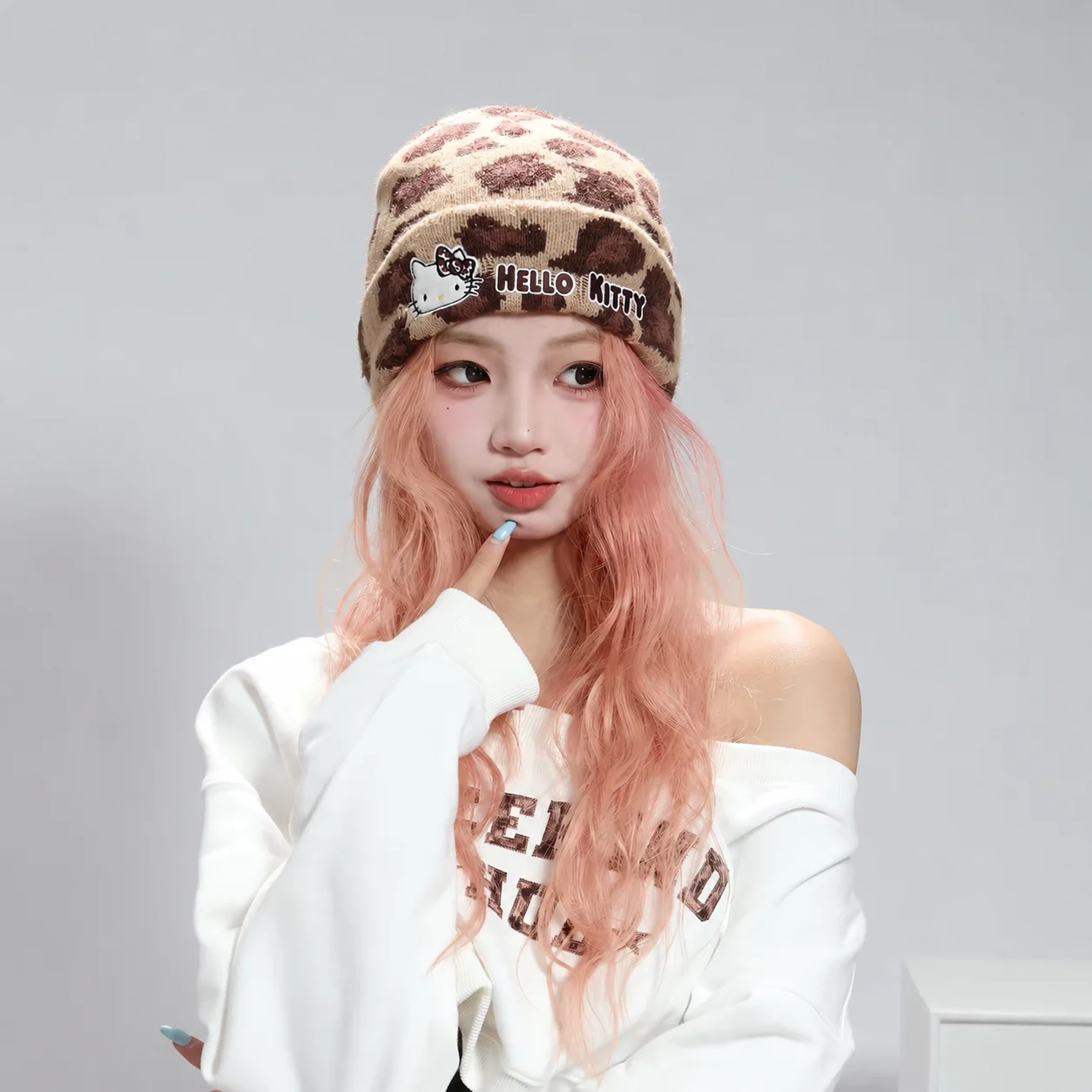 HelloKitty Sanrio Dames Luipaard Gebreide Muts Sjaal Combo Schattige Winter Gezellige Buitenmode Set Accessoire voor Koud Weer Vakantiecadeau
