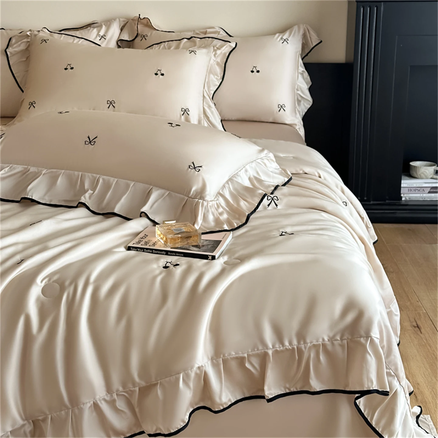 4Pcs Machine Washable Summer Cool Quilt Ice Silk Embroidery Thin Double Air Conditioner Quilt Pillowcase Summer