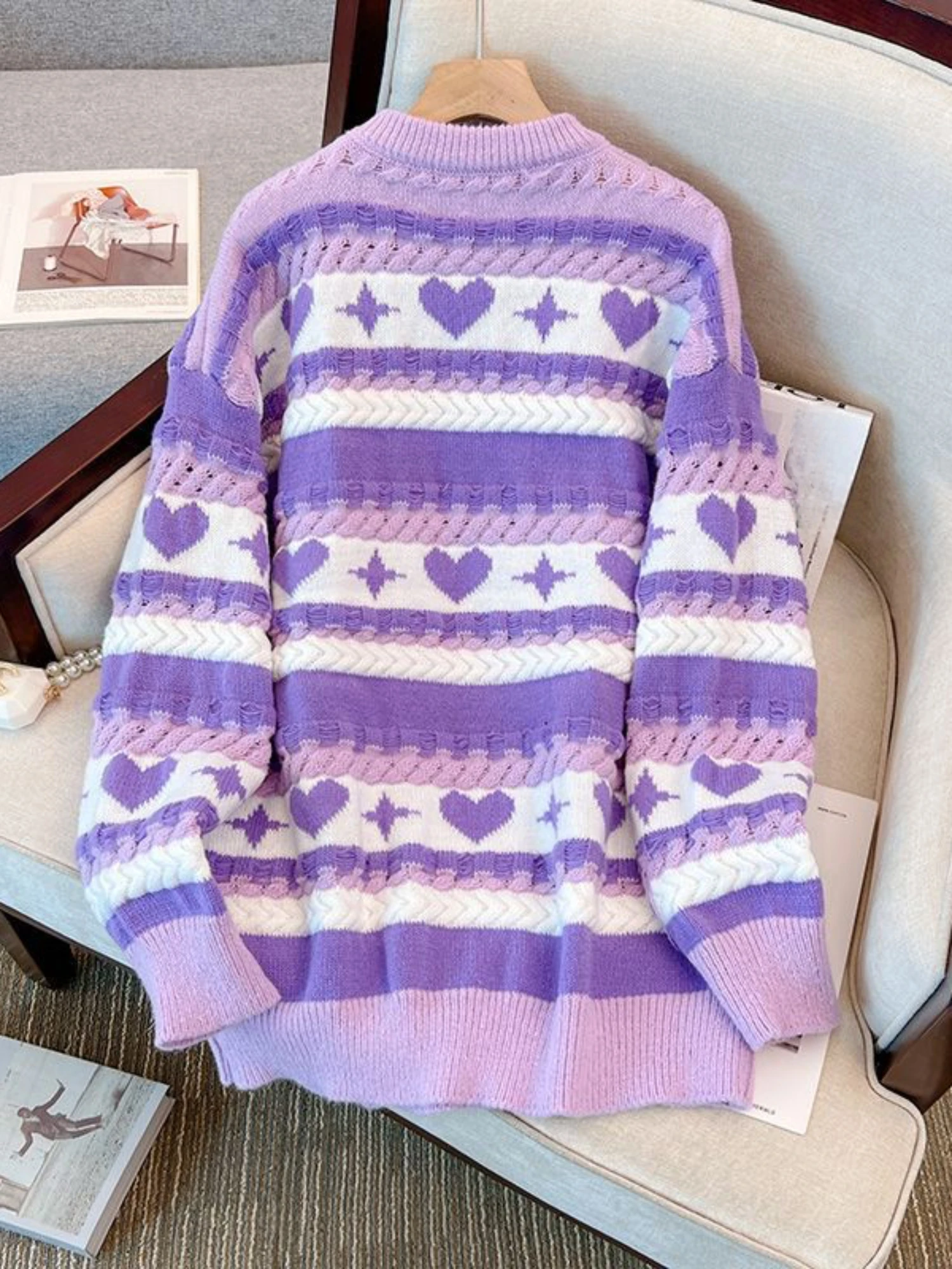 하트와 별 자카드 니트가 있는 여성용 두꺼운 라운드넥 스웨터, 루즈한 속이 빈 스트라이프 스위트 스타일 탑, 가을과 겨울에 매일 나들이를 위한 귀여운 의상/여자친구 모임에 적합