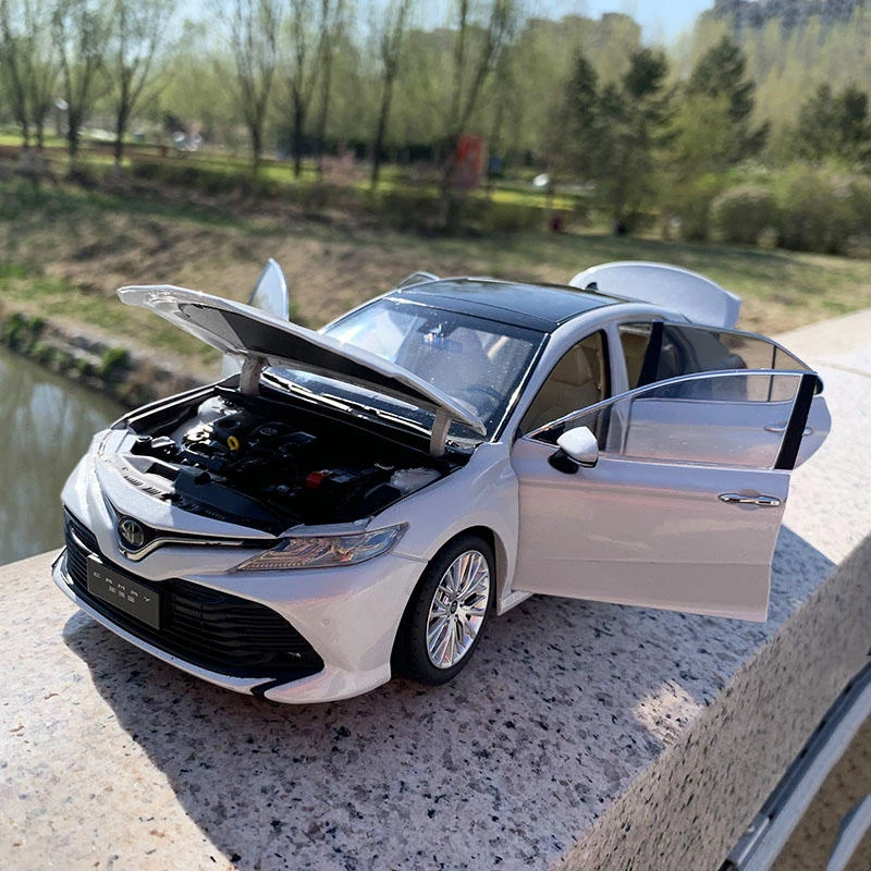 1:18 2018 Toyota Camry Alloy Car Model Diecast Metal Vehicles Car Model High Simulation Collection Childrens Toy Gift Decoration