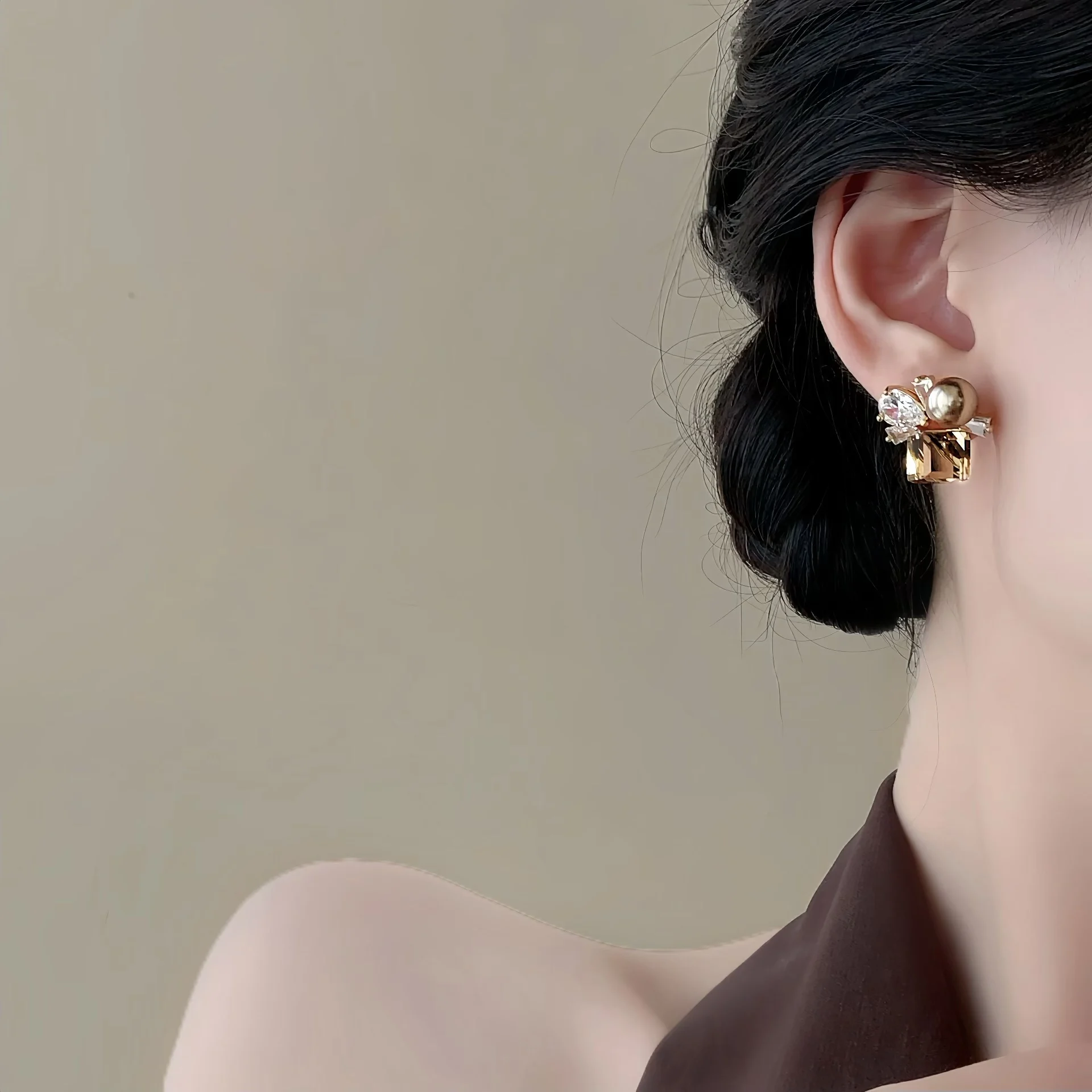 2025 Neue Champagnerfarbene Block-Imitation Kristall-Strass-Ohrringe für Damen, Trendiger Schmuck, Luxuriöse Accessoires – Detail 7