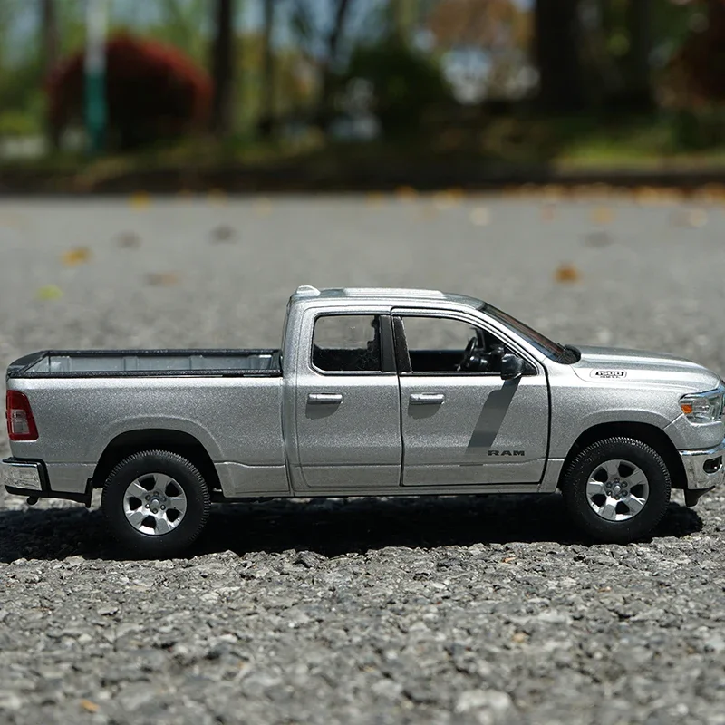 WELLY 1:27 Dodge RAM 1500 2019 Pickup Alloy Car Model Diecasts Metal Toy Off-road Car Model Simulation Collection Children Gift