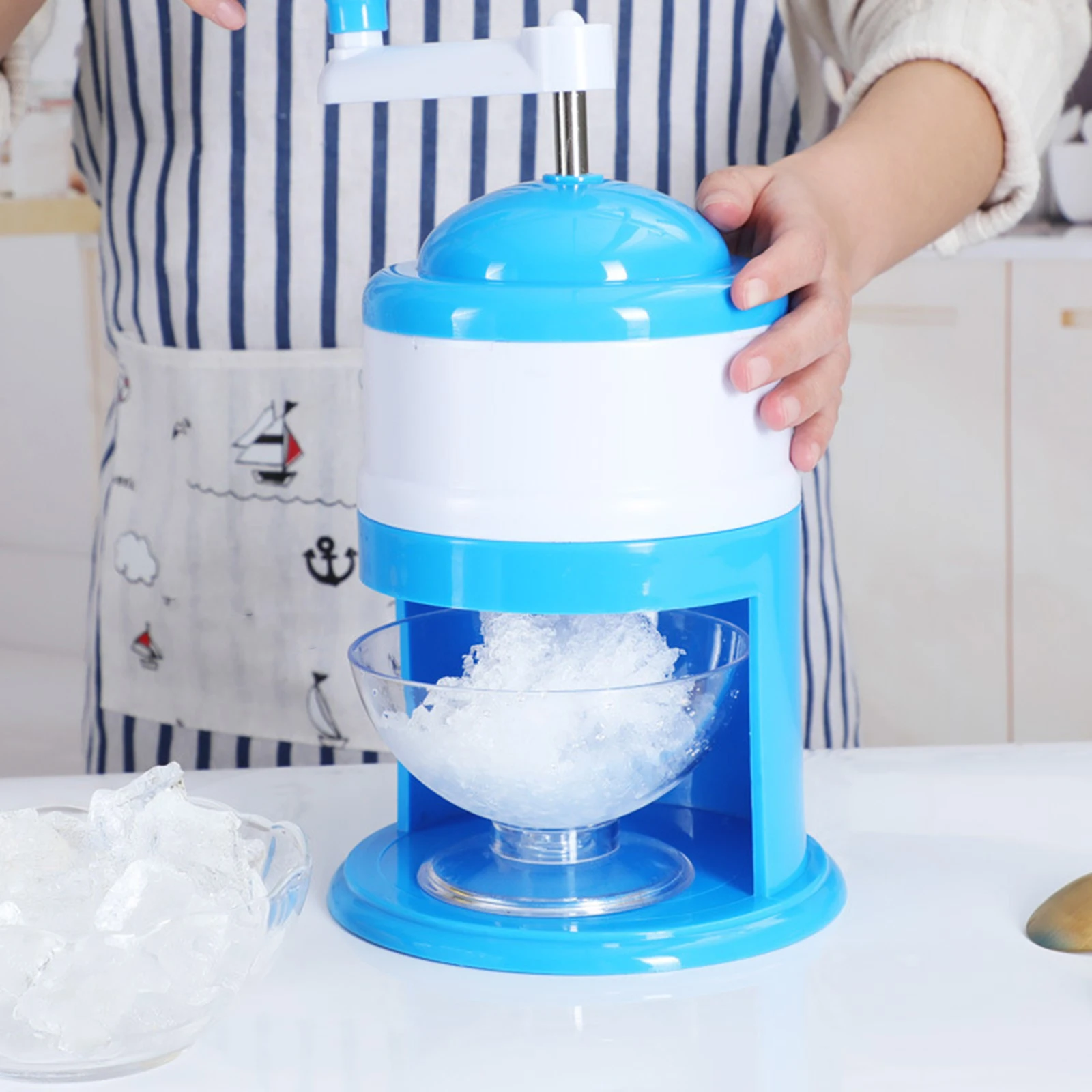 Manual Ice Crusher Portable Mini Hand Shaved Ice Machine Crushed Ice Maker with Ice Cube Tray for Kitchen Restaurants Bars Cafe