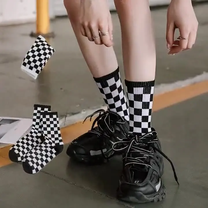 Calcetines Unisex Funky Harajuku tendencia mujeres calcetines a cuadros calcetines geométricos a cuadros hombres Hip Hop algodón ropa informal novedad Soks