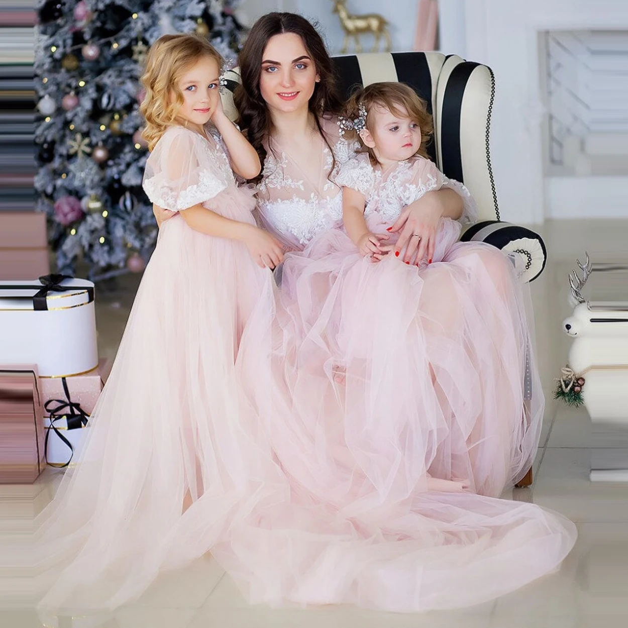 Charming Pink Lace Tulle Mother And Kid Matching Party Dresses V   Neck Long Train Soft Tulle Mommy And Me Evening Gowns Photo S