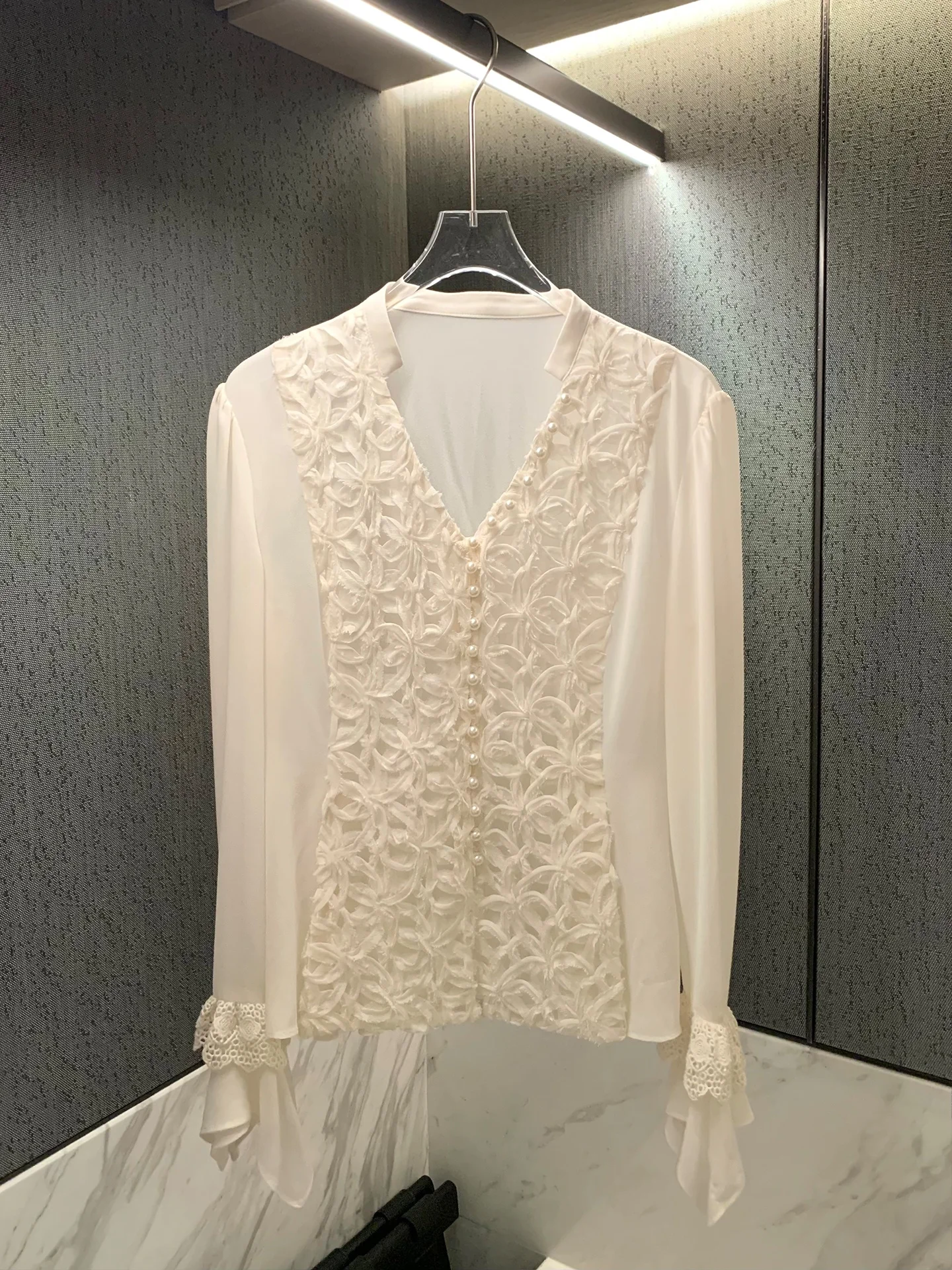 

Kun Total Women's Embroidered V-Neck Shirt Slim Fit Casual Style Long Sleeve Polyester Fiber Spring New Style Fashion Top