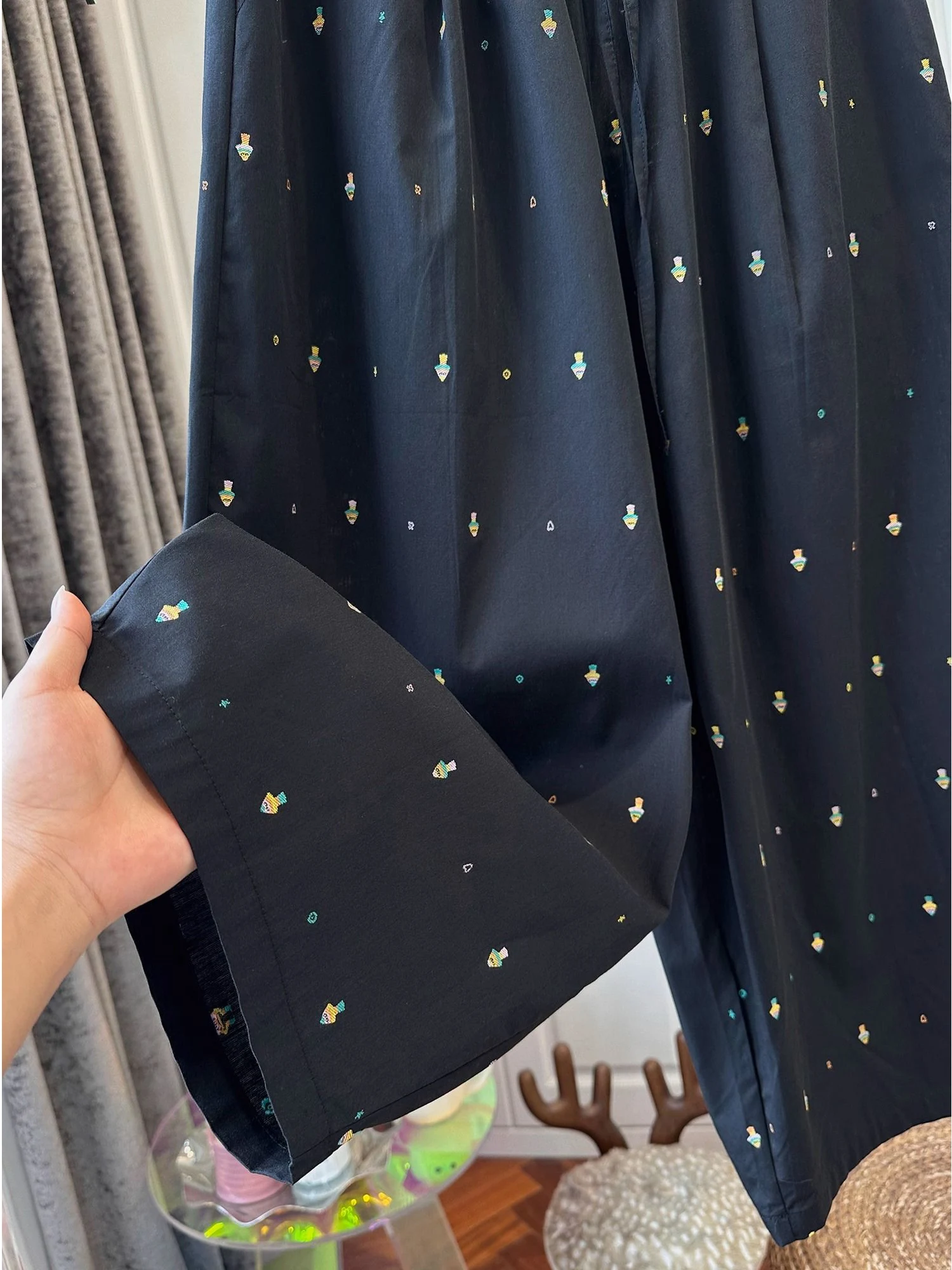 특대 사이즈 신축성 있는 허리끈 자수 캐주얼 팬츠 여성 플러스 사이즈 나인 포인트 패셔너블 루즈 바지