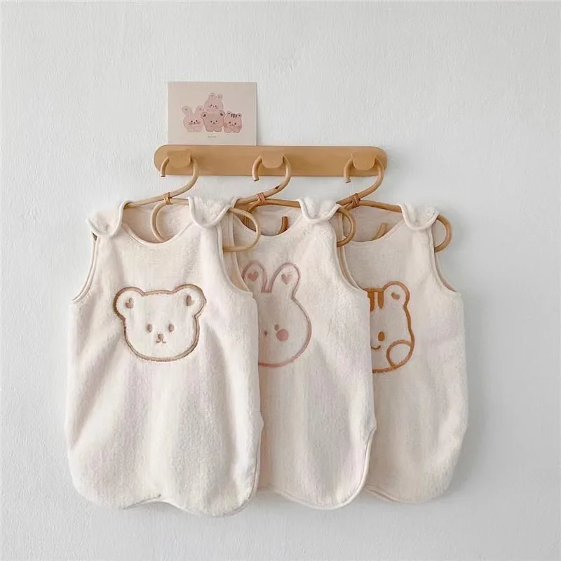 Baby's winter fleece sleeveless sleeping bag vest, warm anti-kick quilt, skin-friendly, a must-have for babies to sleep soundly.
