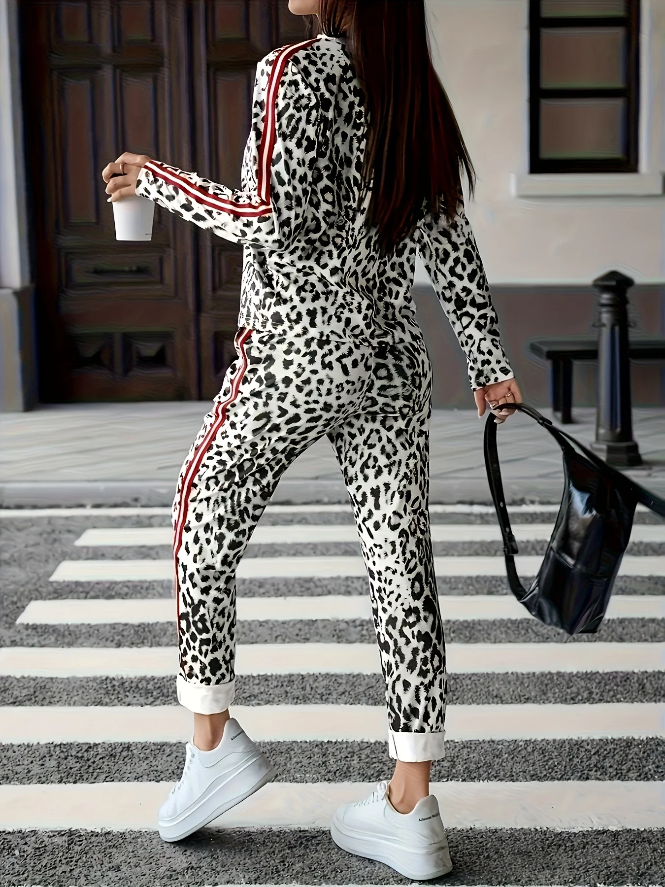 

Весна и осень Новый сезон Женская повседневная модная футболка с леопардовым принтом и цифровым принтом с длинным рукавом в стиле пэчворк, уличный стиль, комплект из двух предметов с круглым вырезом и поясом, брюки с боковыми полосками и поясом