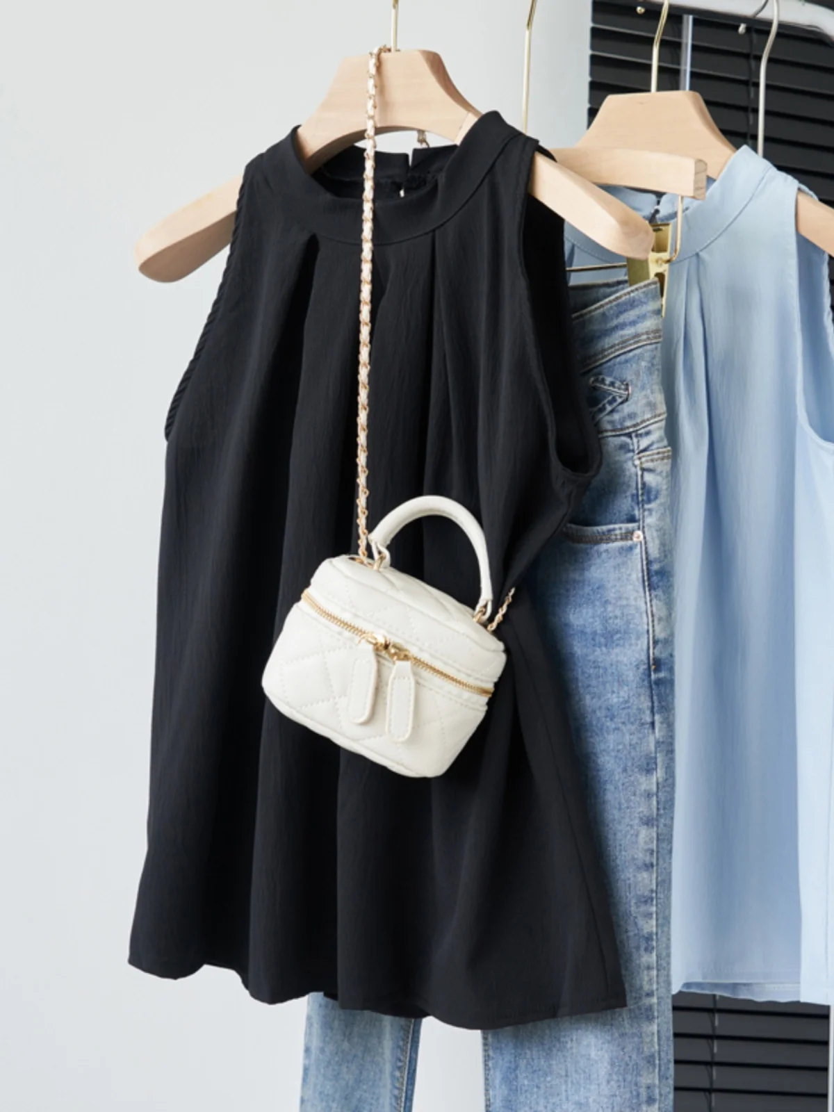Summer 2024 Women's Loose Sleeveless Hang Neck Vest Korean Style Outerwear Versatile Design Sweet Style Pure Color Shirt