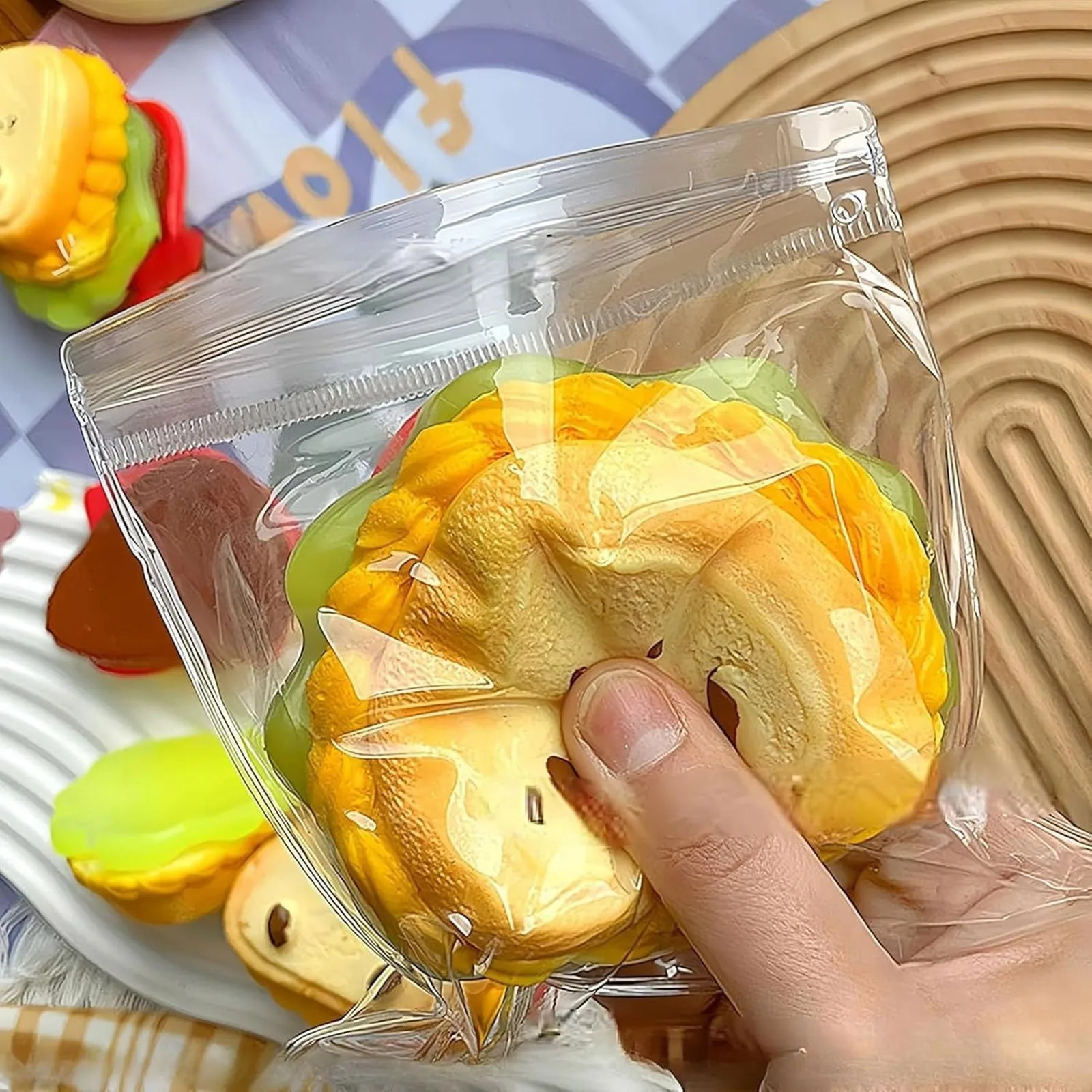 

Sandwich Shaped Taba squishy Music Decompression Toy Sandwich Baby Layered Burger Pinch Water Sense Pinch Party Gifts