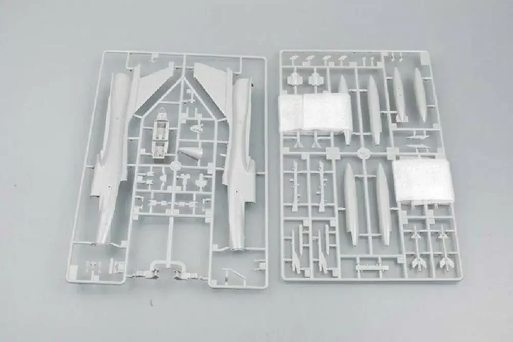 Trumpeter Model 1/72 01644 Chinese J-10S Double-Seater