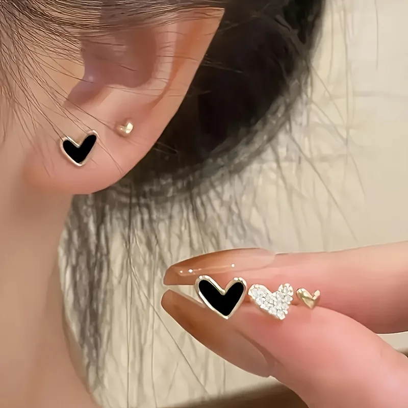 Exquisite Rhinestone Heart-shaped Stud Earrings Elegant and Compact Black Drip Oil Earrings Women\'s Charm Daily Party Jewelry