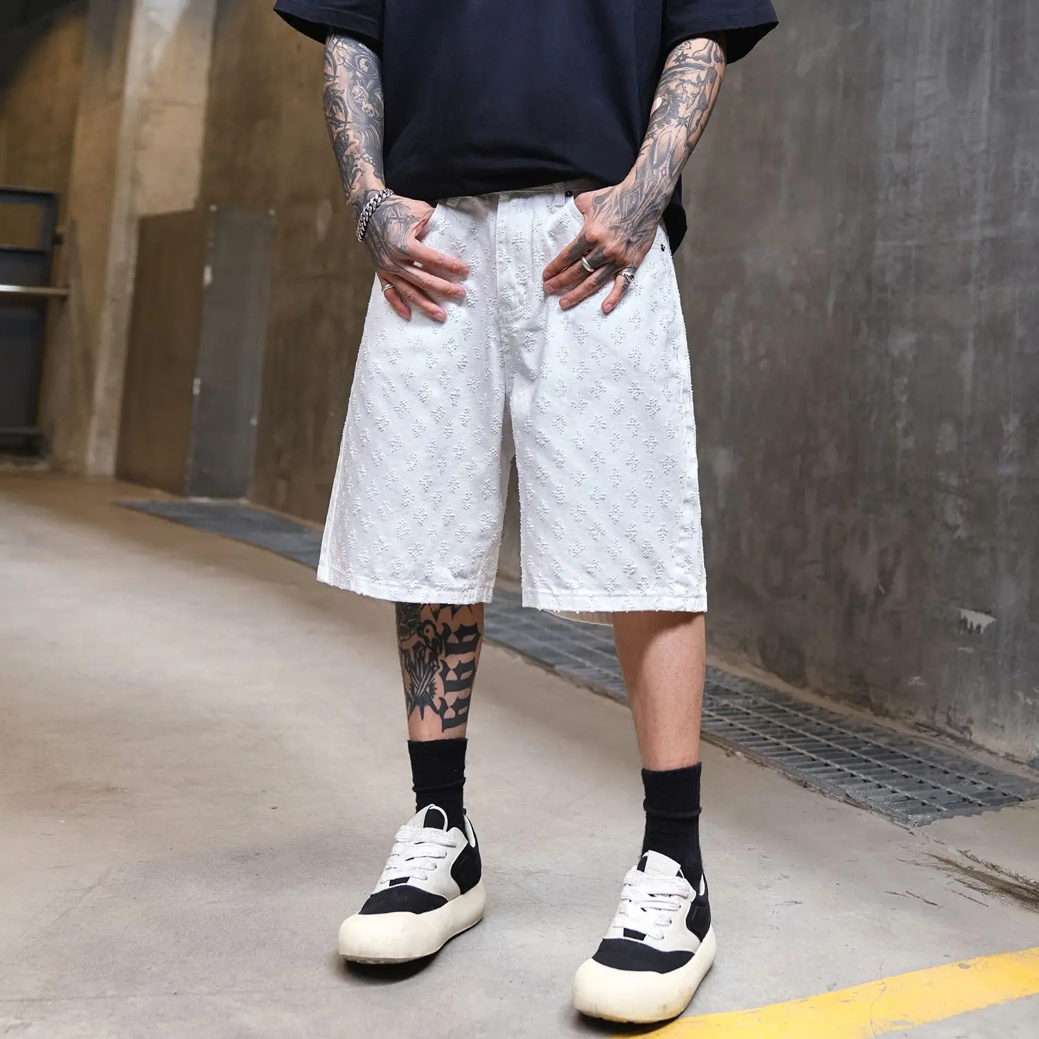 Fashion White Jeans Shorts For Men Loosen Fit Straight Leg Denim Trousers Male's Knee Length Ripped Pants