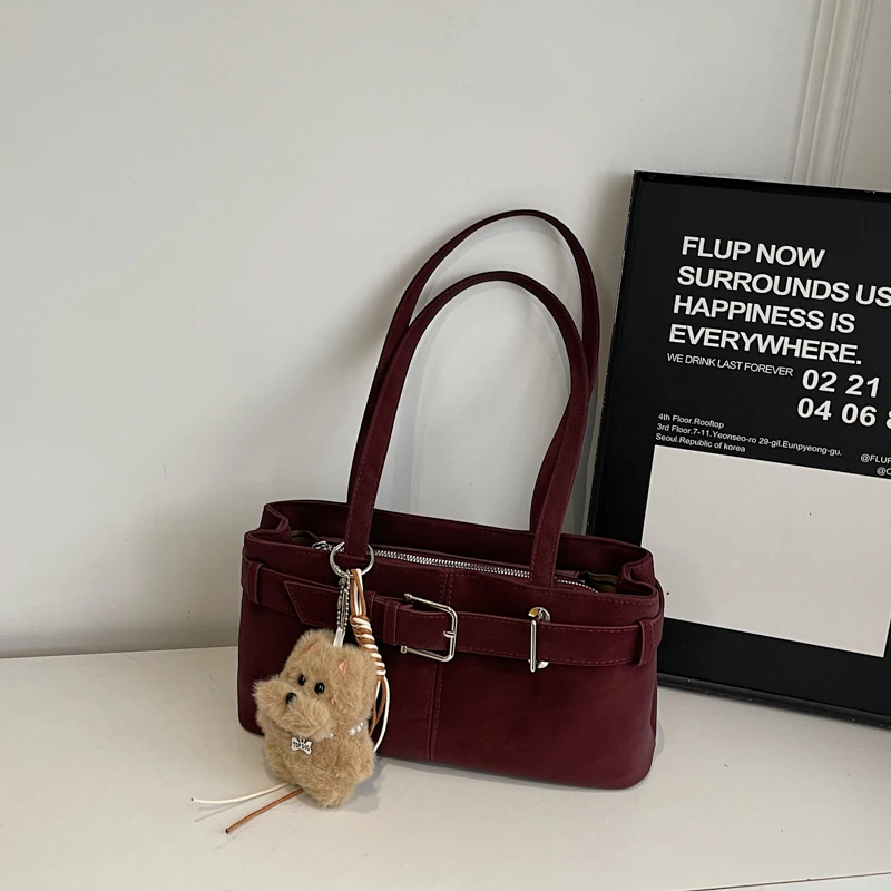 

Stylish High-End Minimalist Vintage Leather Crossbody Bag For Women With Large Capacity And Trendy Letter Logo Design