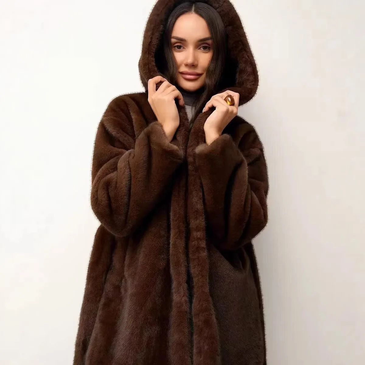 New Women's Medium-Length Fur Coat with Hood, Yangzi Otter Fur, Belt, and Fake Fur