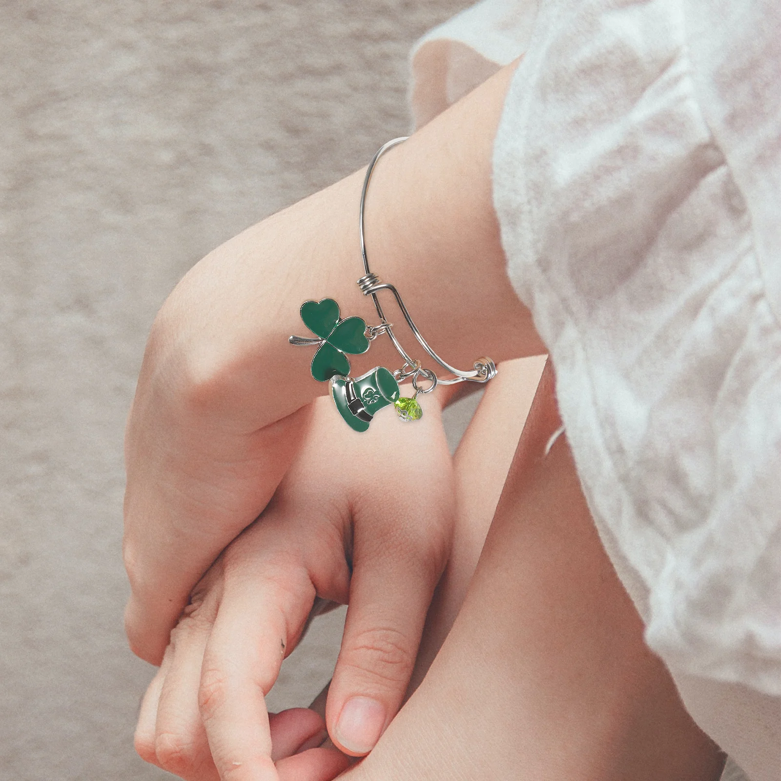 

Decorative Shamrock Bracelet St Patrick's Day Irish Adjustable Jewelry for Women Trendy Fashion Charm Shamrock Bracelet