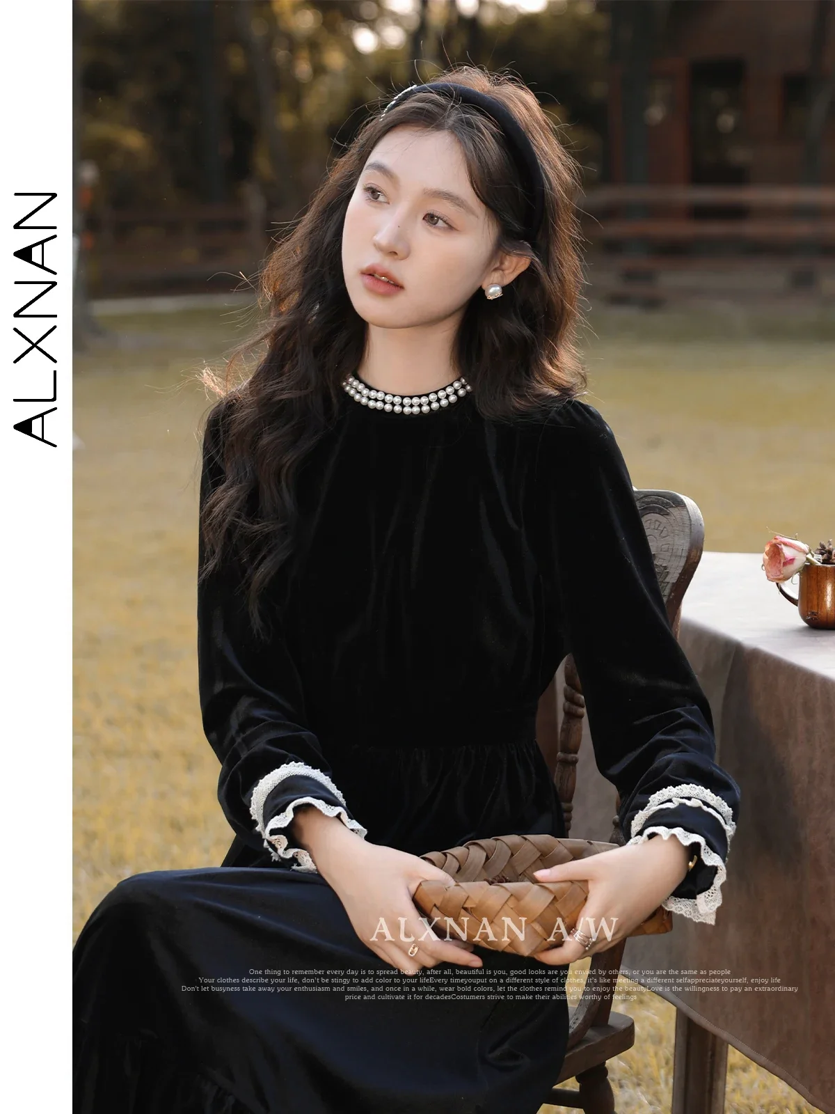 ALXNAN Elegant Black Velvet Dress 2024 Autumn Fashion Commuter Round Neck Patchwork Long Sleeve A-line Midi Dress Women L330198