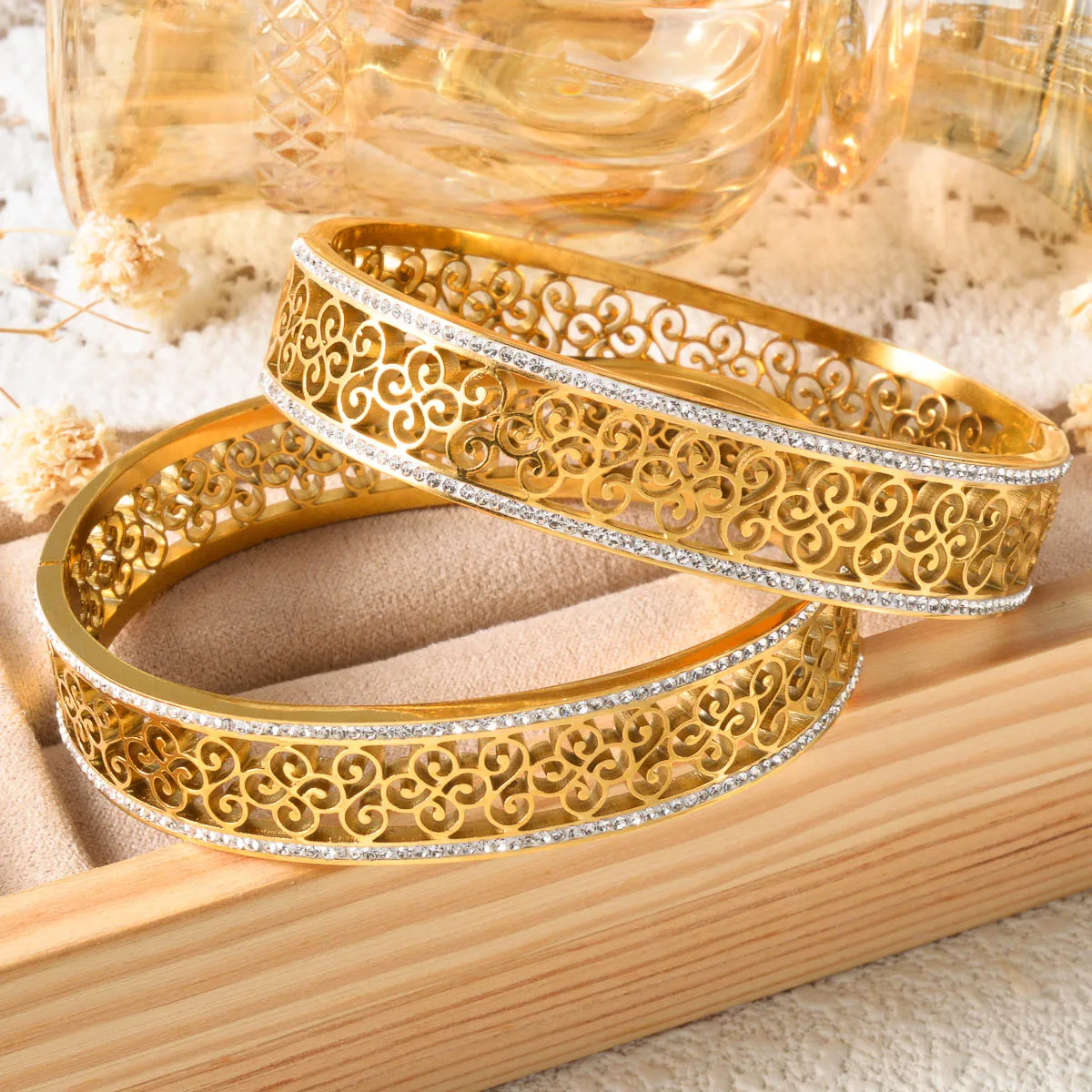 

Vintage Luxurious Wedding Bracelet Flower Pattern Hollow Stainless Steel Bangles Dubai Fashion Jewelry Daily Birthday Gifts