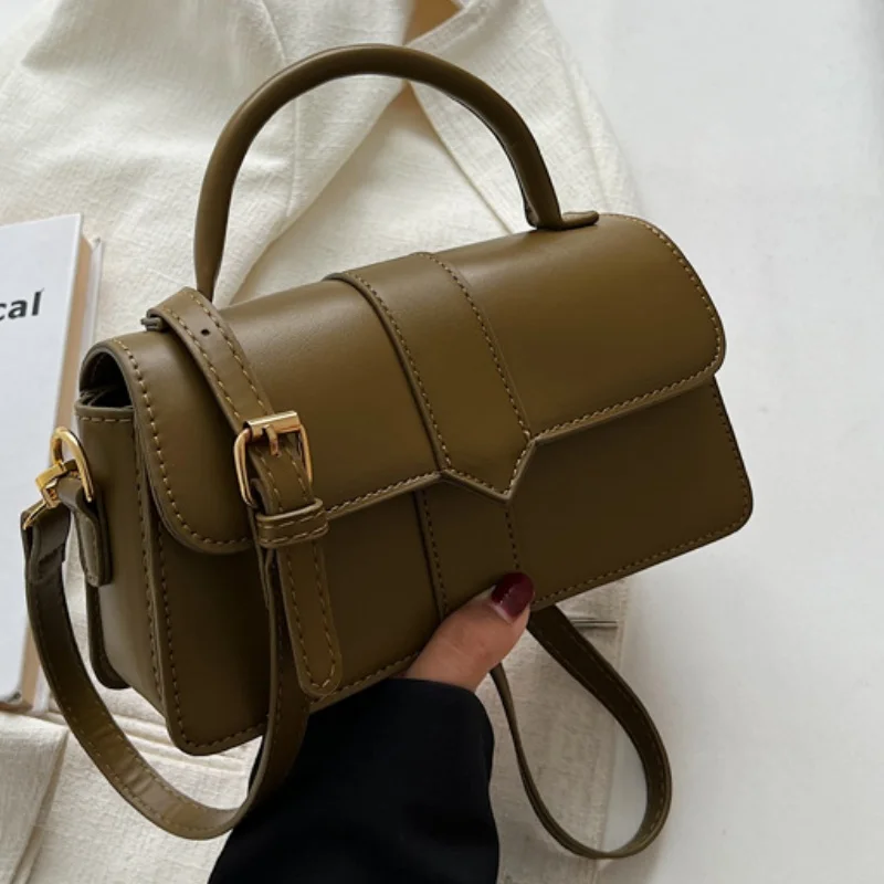 

Classic style design - single shoulder crossbody handbag with versatile daily style and retro design.
