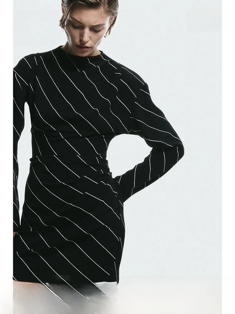 Falda Larga Informal y Cómoda de H&M para Mujer, Modelo Dr Spring, con Estampado de Lunares, Estilo Informal, 98523