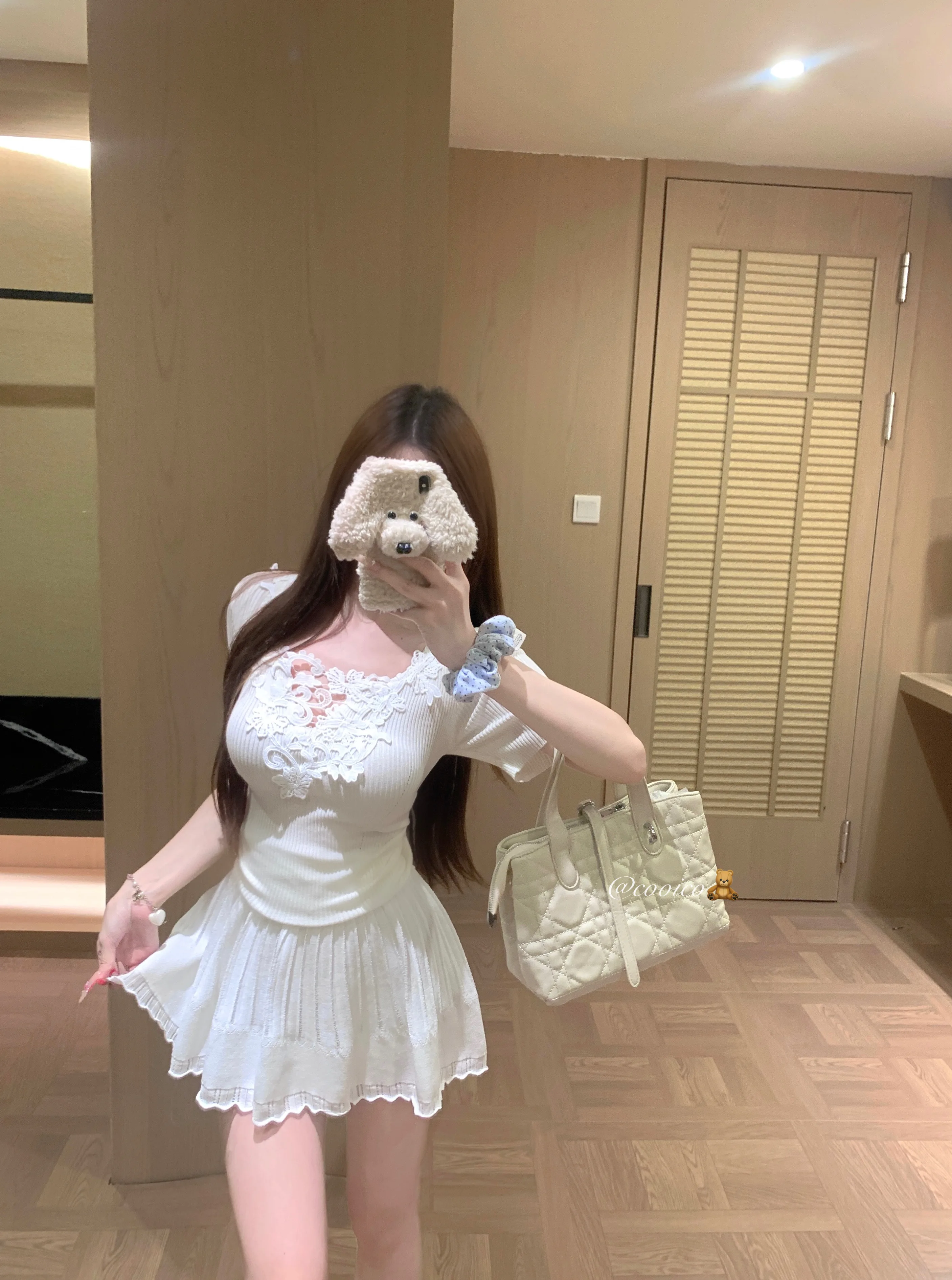 

Summer Lace Splice V-Neck Knitted Short Sleeve T-Shirt Women's Gentle Wind Set Half Skirt Pleated Skirt White Two-Piece Set
