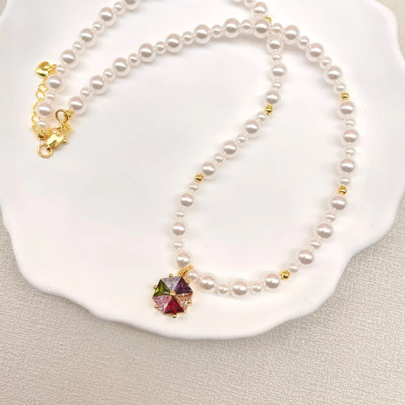 

Elegant White Glass Pearl Necklace for Women Versatile Delicate Gentle Colorful Zircon Pendant Clavicle Chain Neck New Accessory