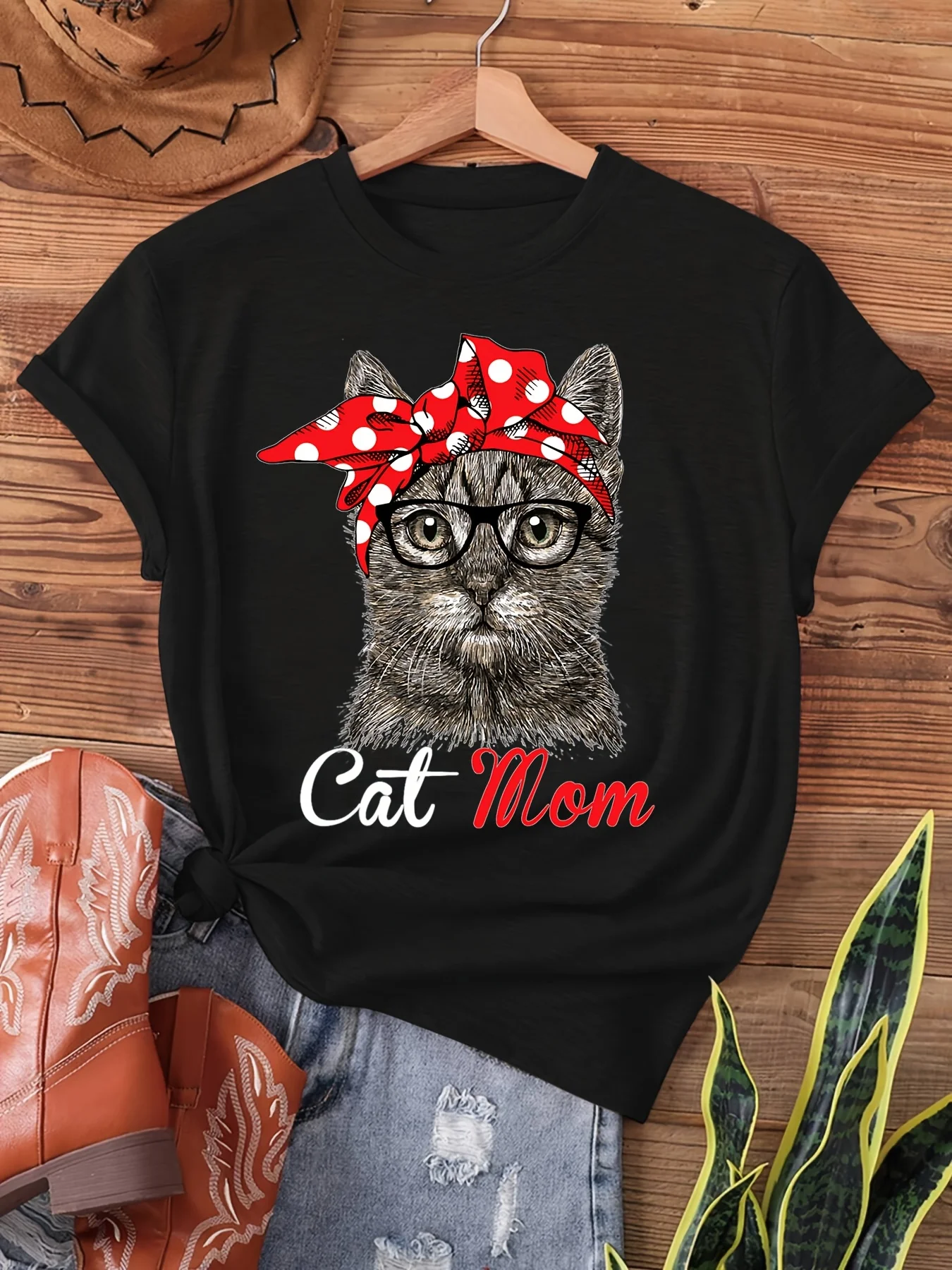 Women's Funny Cat Mom T Shirt for Cat Lovers Mothers Day Gift Print T-shirt Short Sleeve Crew Neck Casual Tees Tops for Woman