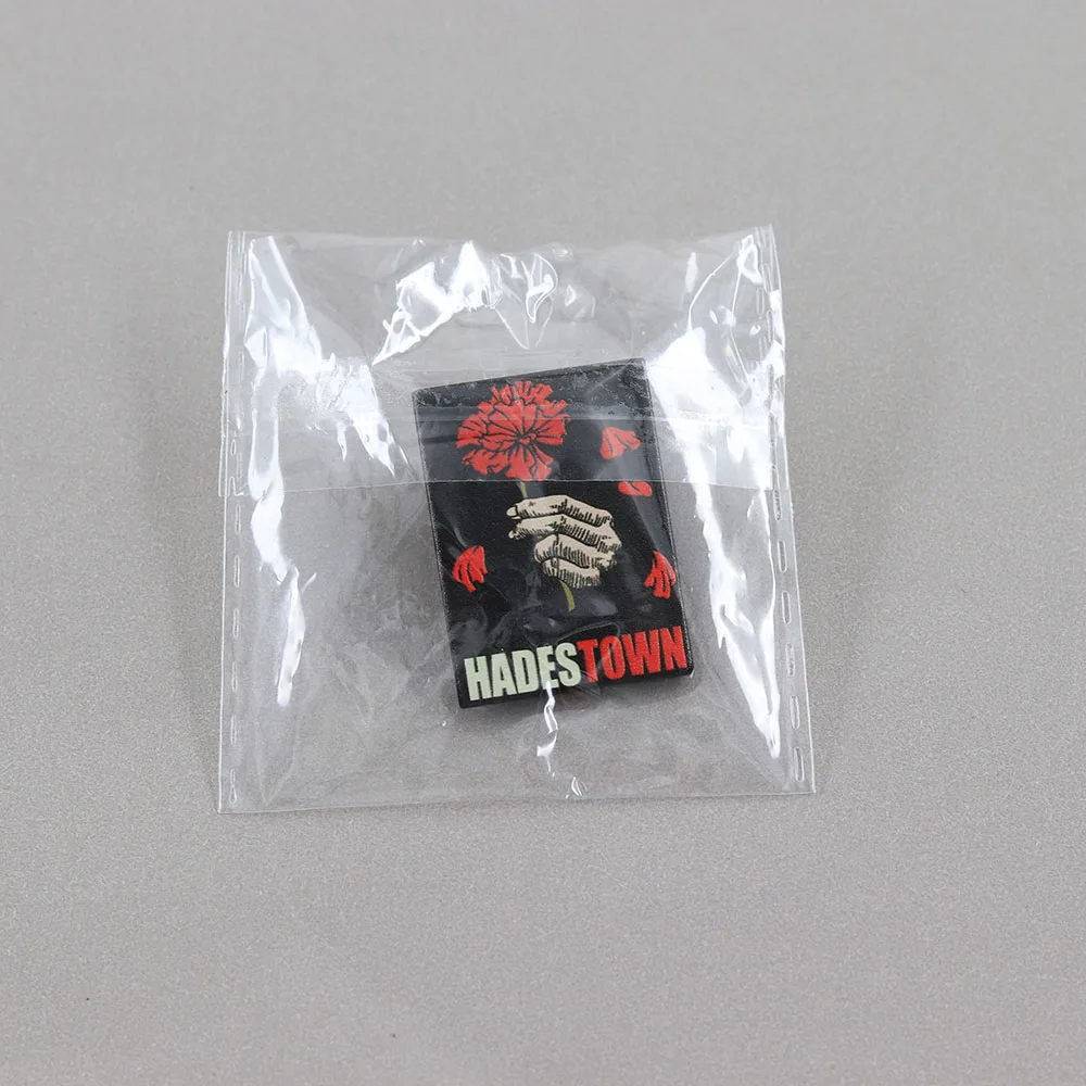 Hadestown Musical Emaille-Anstecker, Broadway-Theater-Abzeichen, Hand mit Nelke, Brosche, Schmuck, Geschenk für Schauspieler und Theater-Enthusiasten – Detail 12