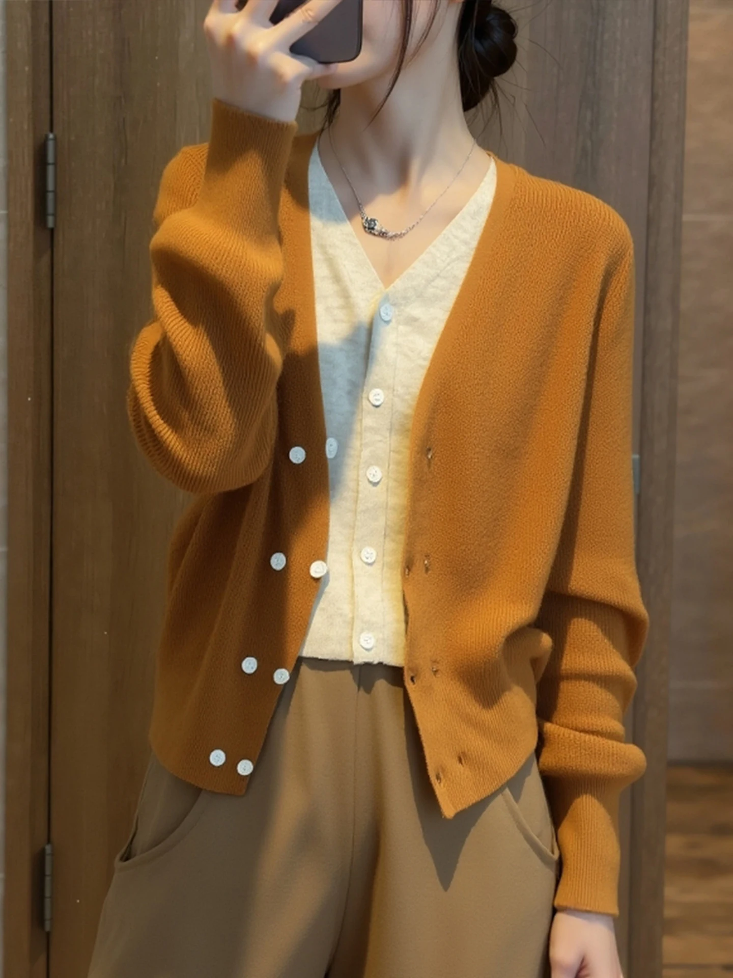 

Ele V-Ne Knitwear Fake Two-Piece Winter 2026 Long Sve Women's Base irt Slimming High-End European Brand